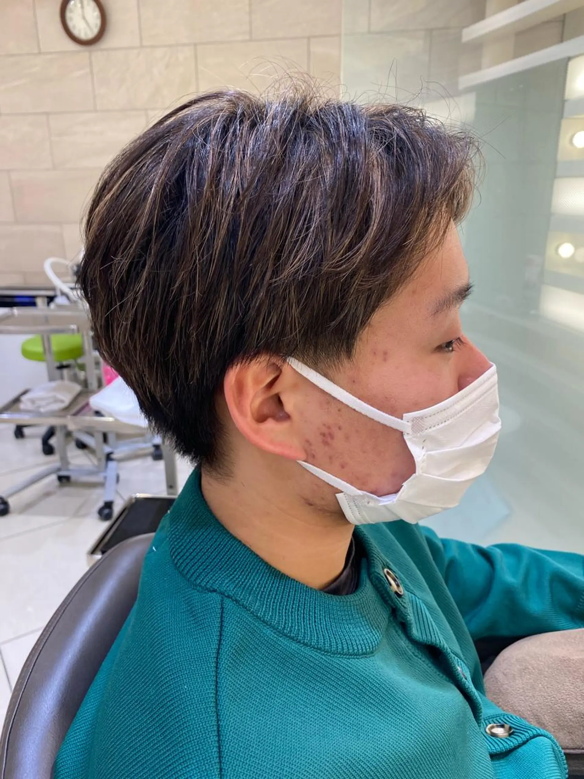 カラー メンズ 細めハイライト🩶 ボブ/レイヤーカットのヘアスタイル