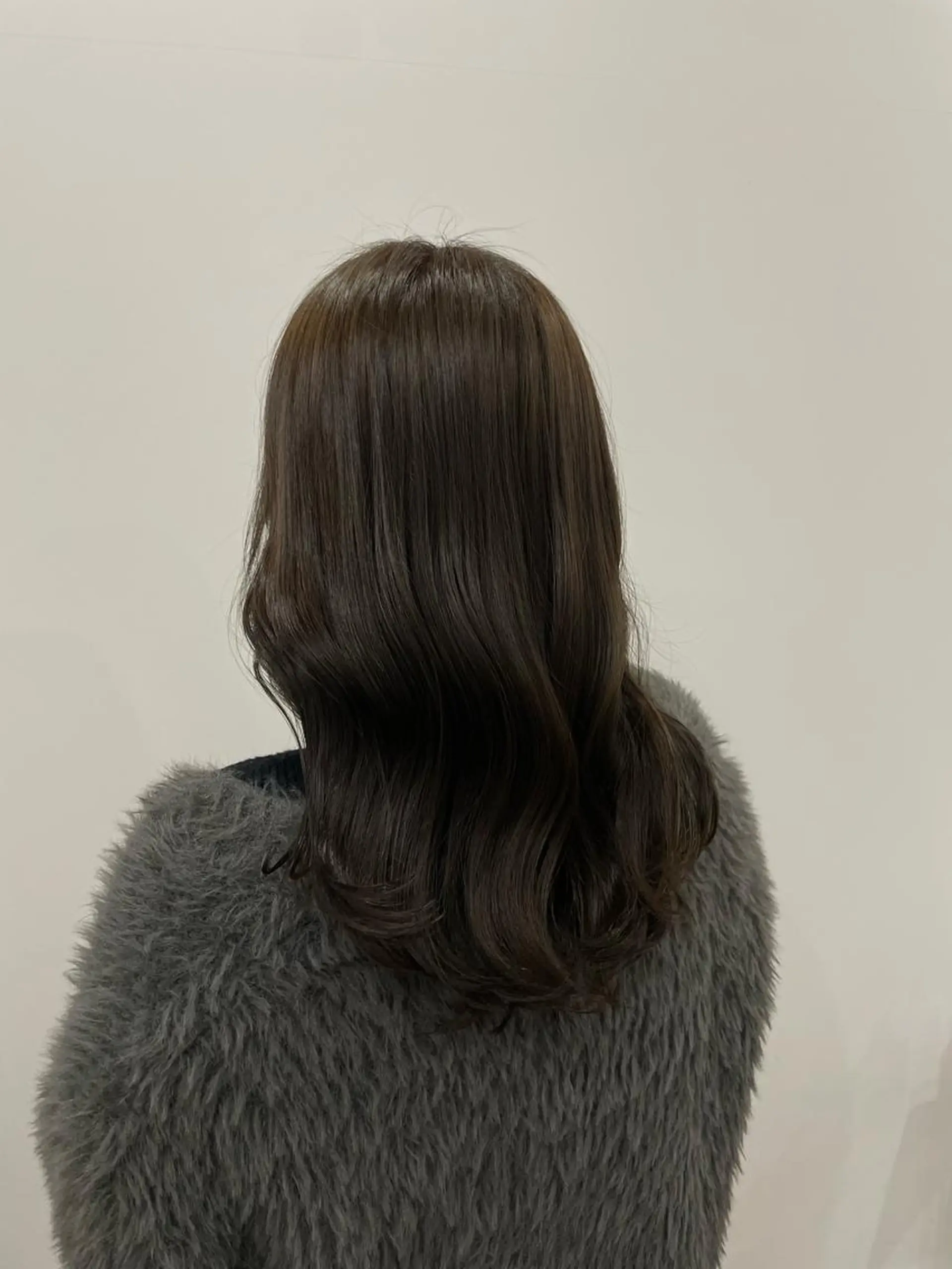 セミロング カラー カット ヘアカラー トリートメント ニシザカ マナのヘアスタイル