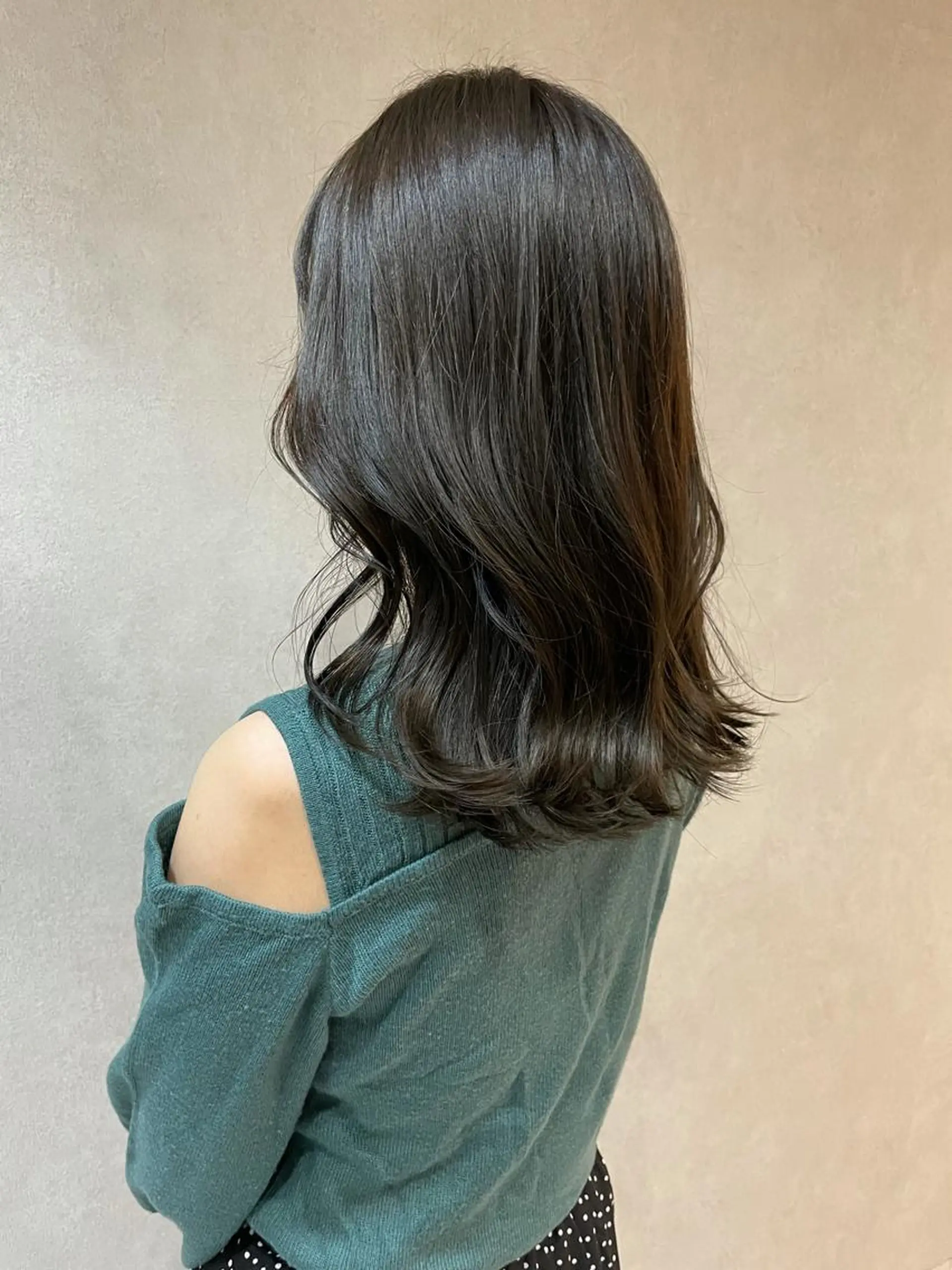 セミロング カラー akane .のヘアスタイル