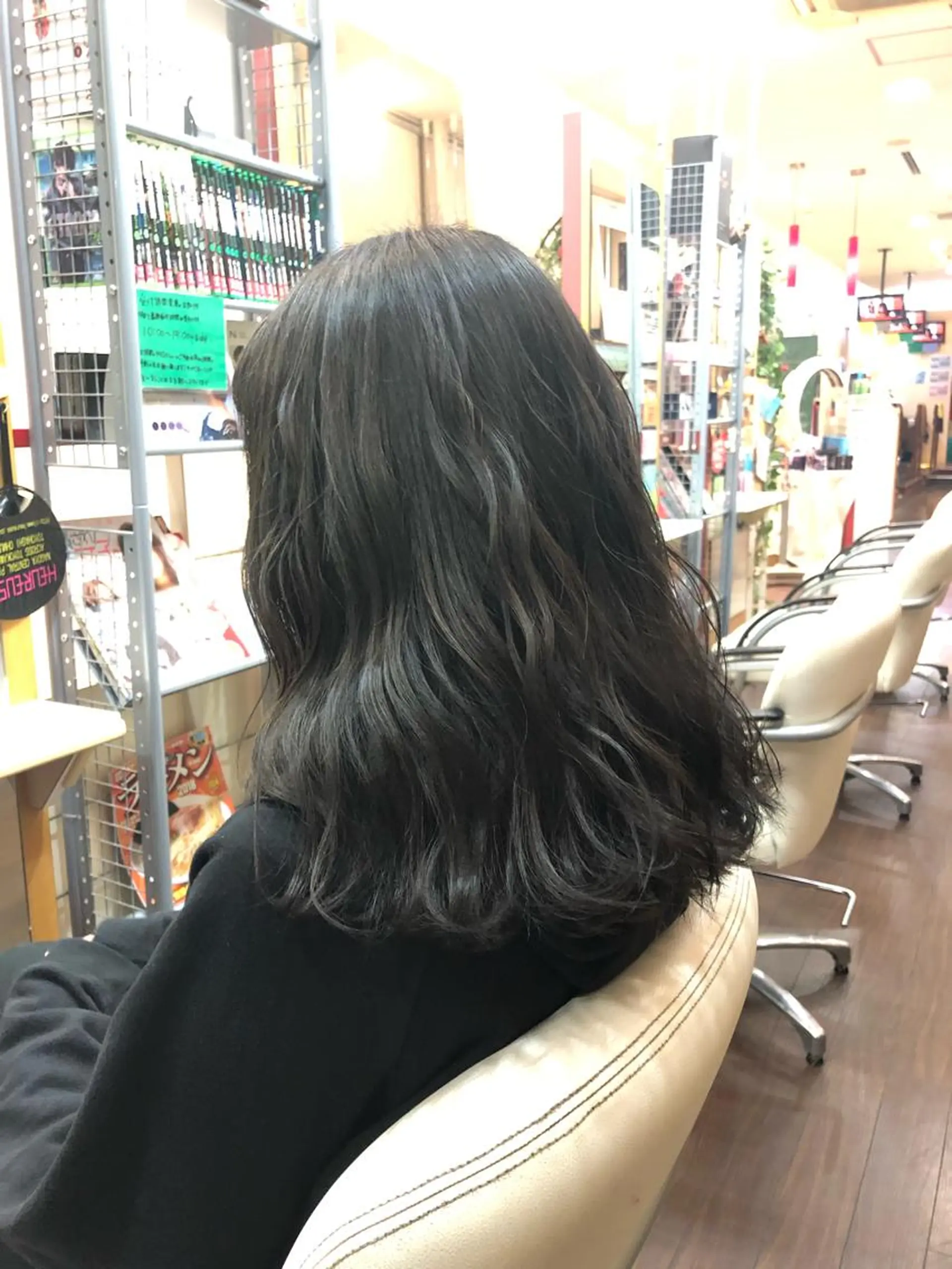 セミロング ヘアカラー ゆぴ☾‪/推しカラー /ハイトーンのヘアスタイル