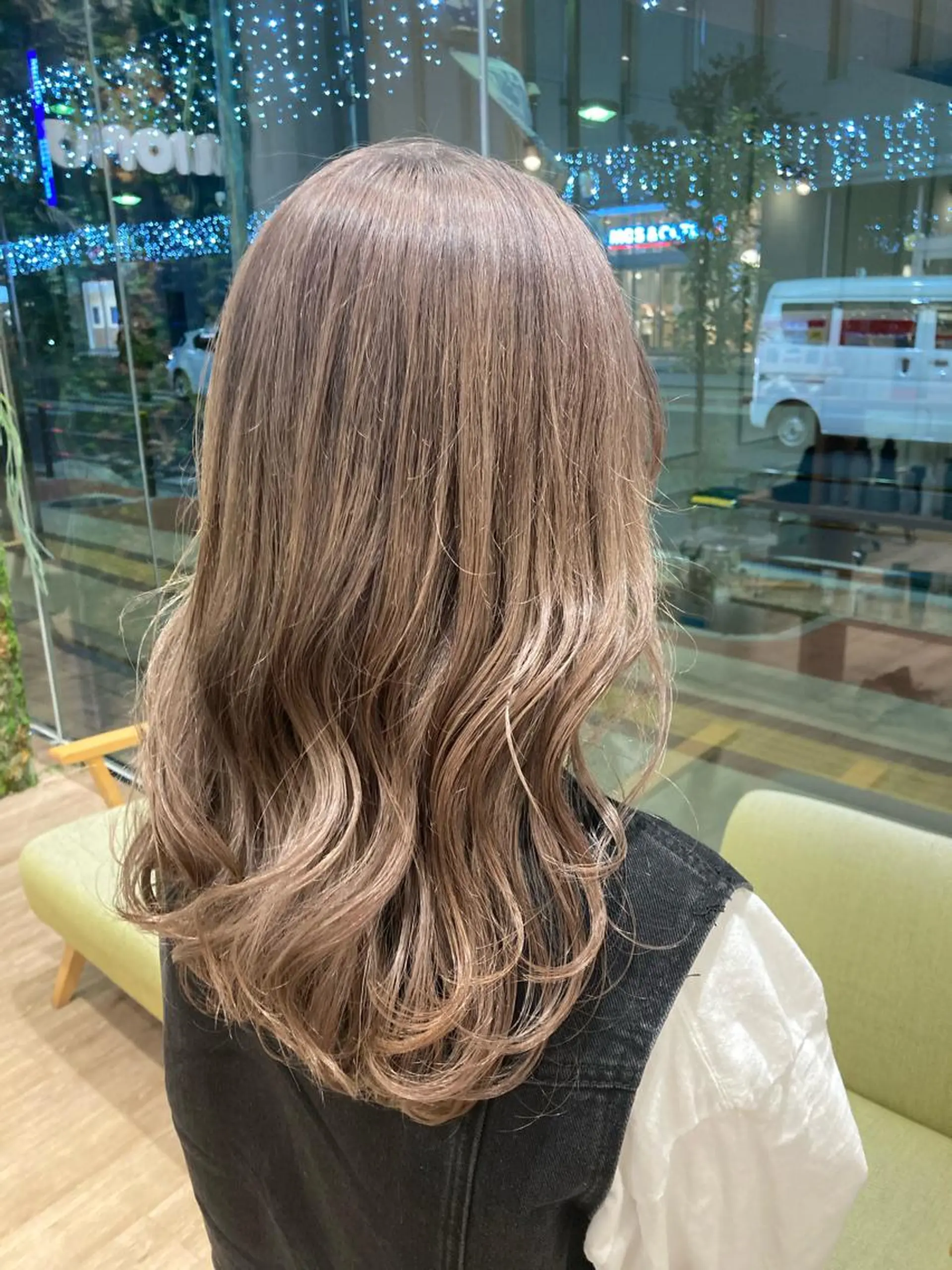 カラー グレージュ ミルクティーグレージュ むらたみずき /大宮ブリーチカラーのヘアスタイル