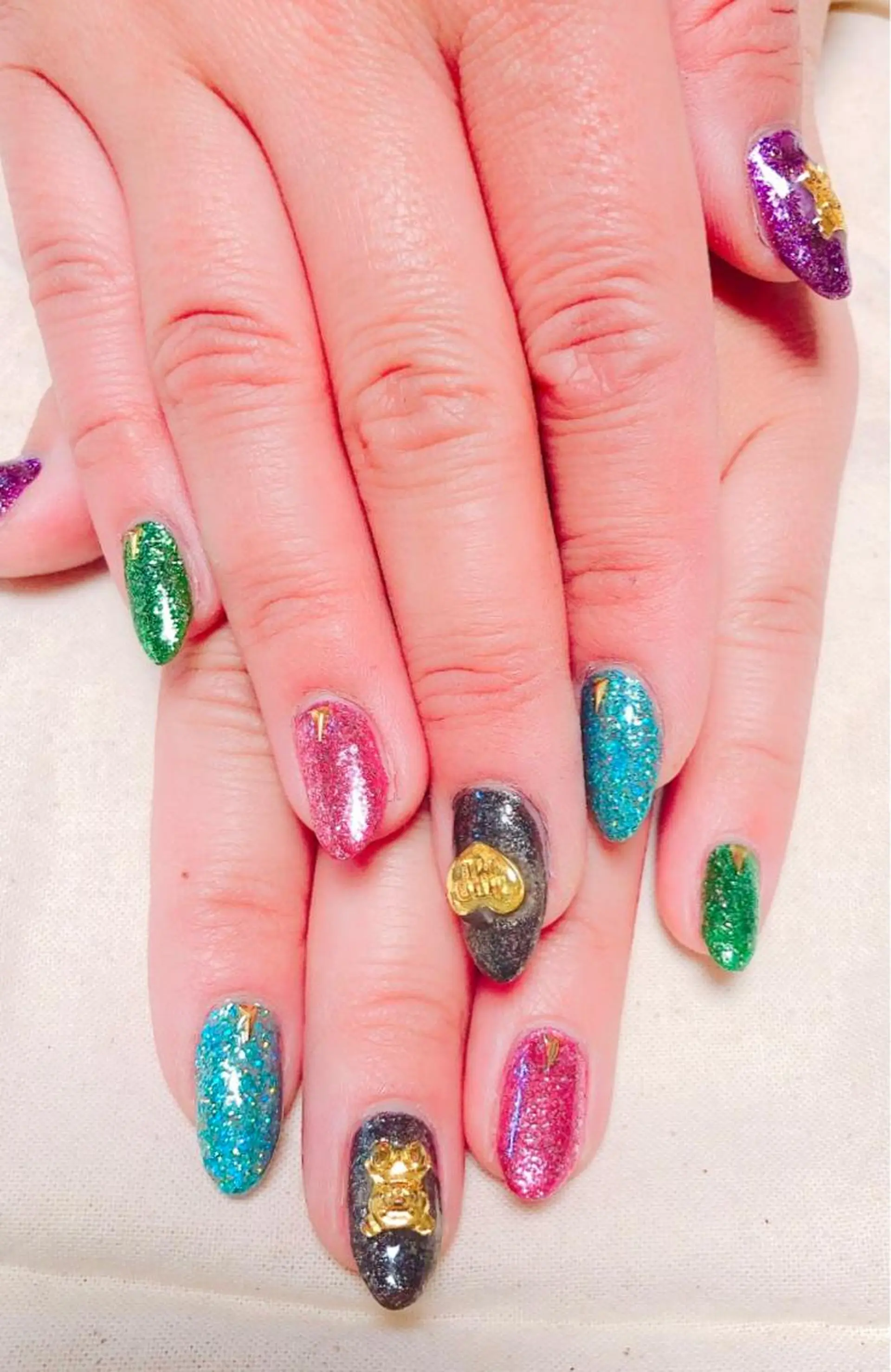 ネイル アートネイル ワンカラーネイル CROWN プライベートサロンのネイルデザイン