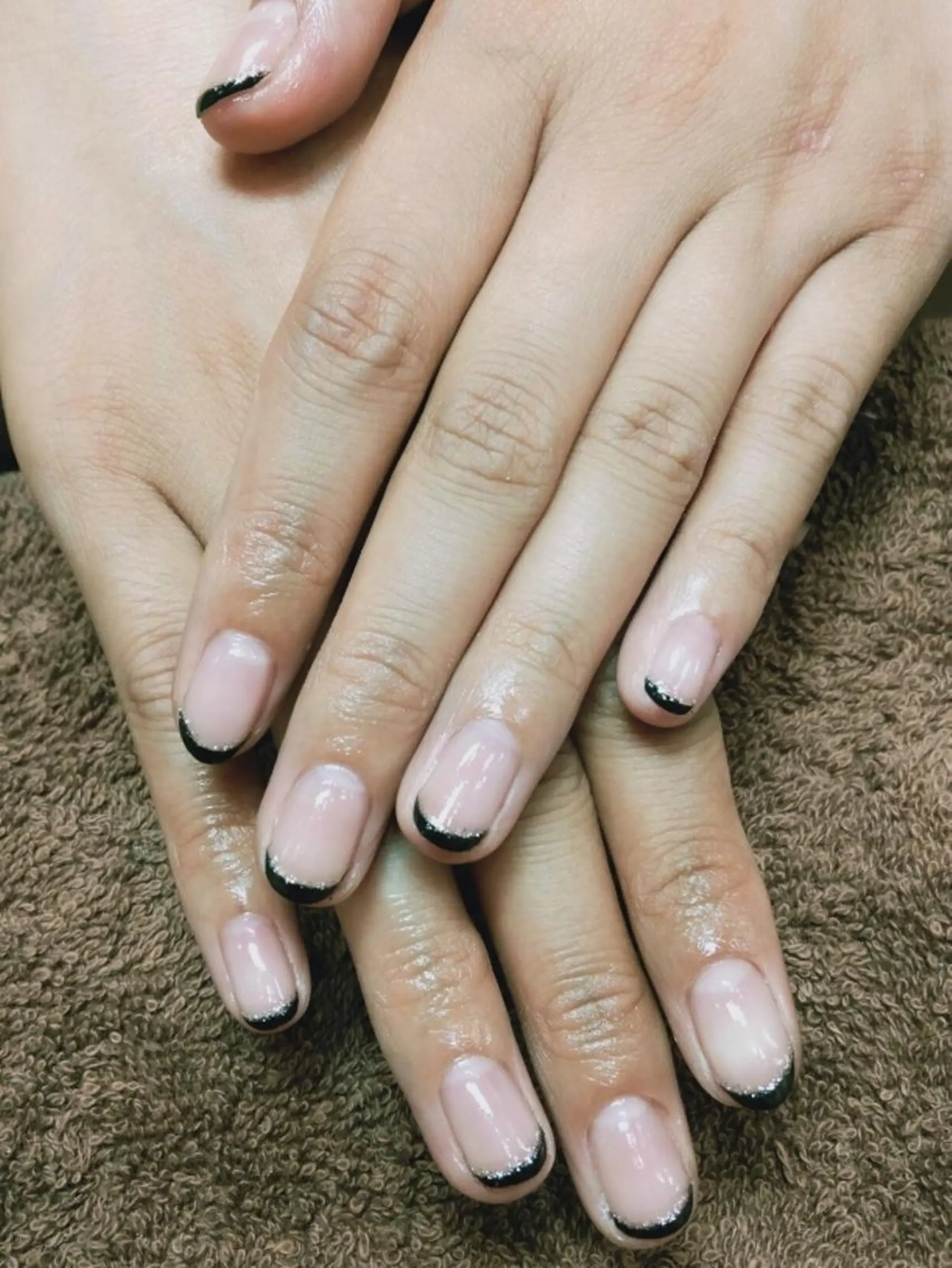 ネイル フレンチネイル ラメ(グリッター)  More suzukiのネイルデザイン