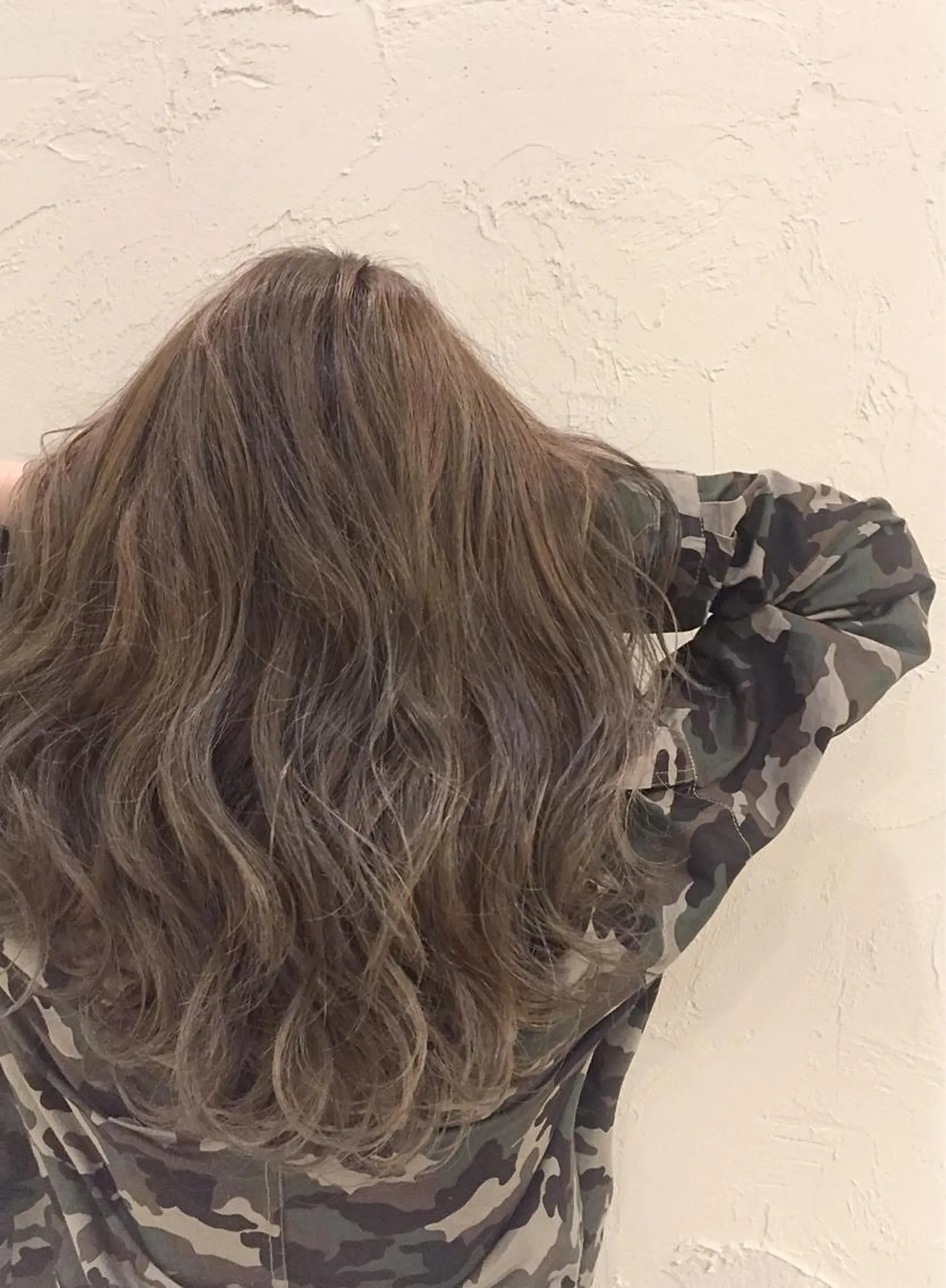 セミロング 韓国レイヤー外国人風 透明感カラー髪質改善のヘアスタイル