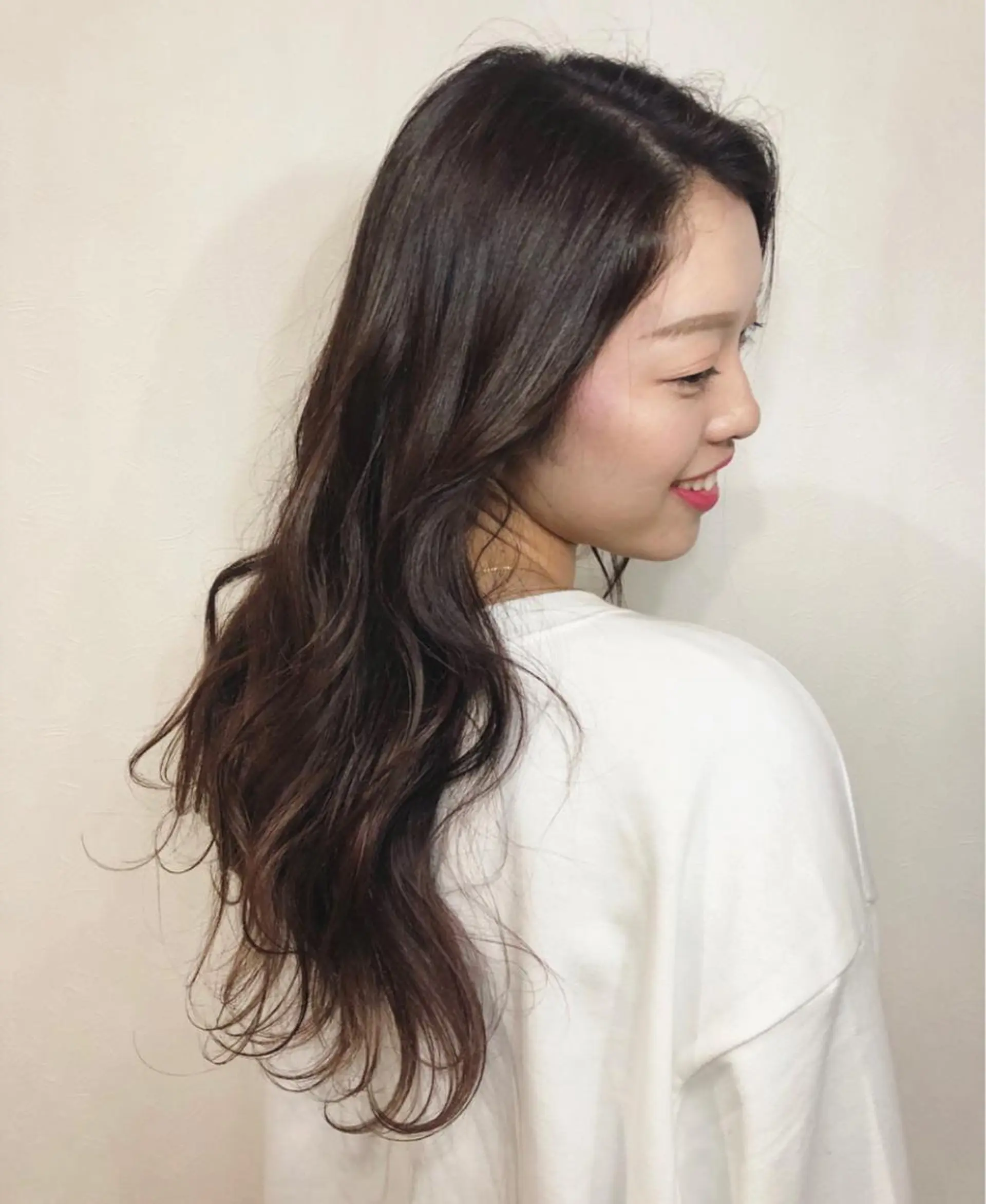 ロング カラー ピンクカラー 岩田 萌那のヘアスタイル