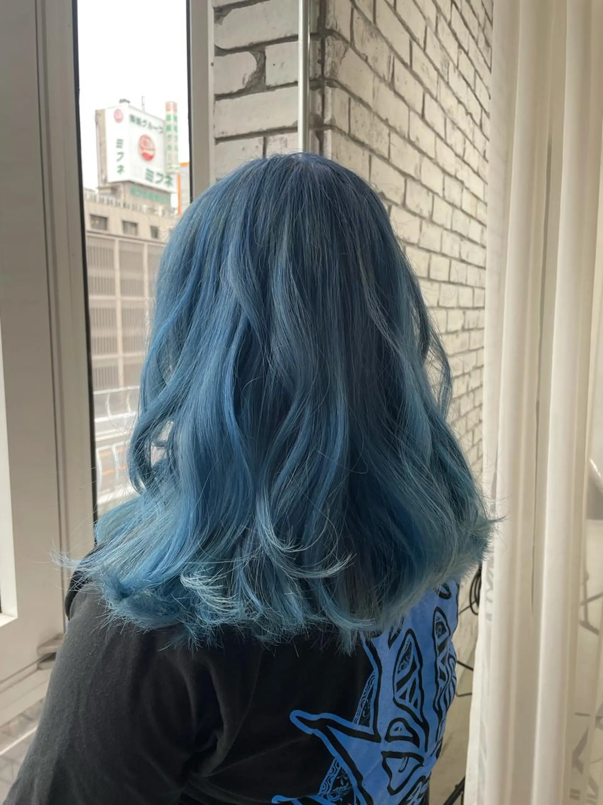 セミロング カラー 艶ハイトーン👑♡ NATSUKIのヘアスタイル