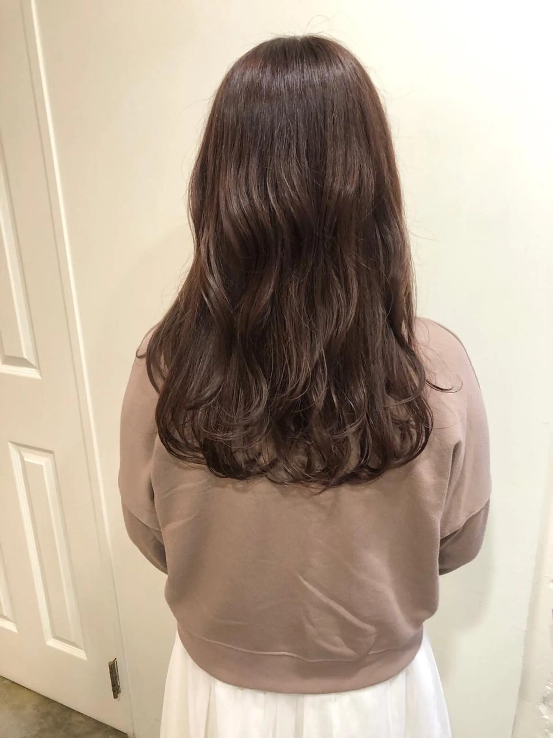 セミロング カラー カット ヘアカラー トリートメント MIOベージュカラー 柔らかいカラーのヘアスタイル