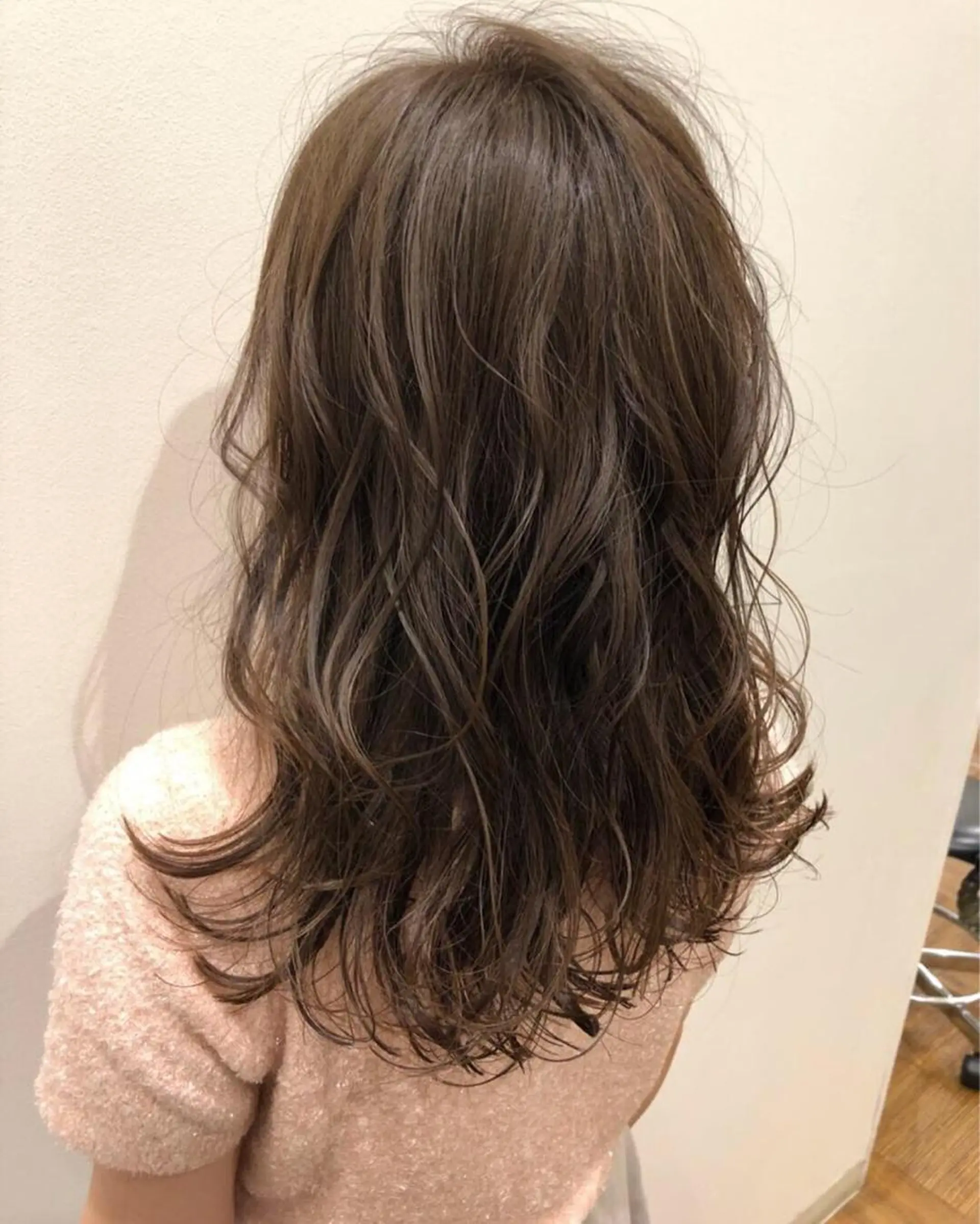 ミディアム 石田 優菜のヘアスタイル