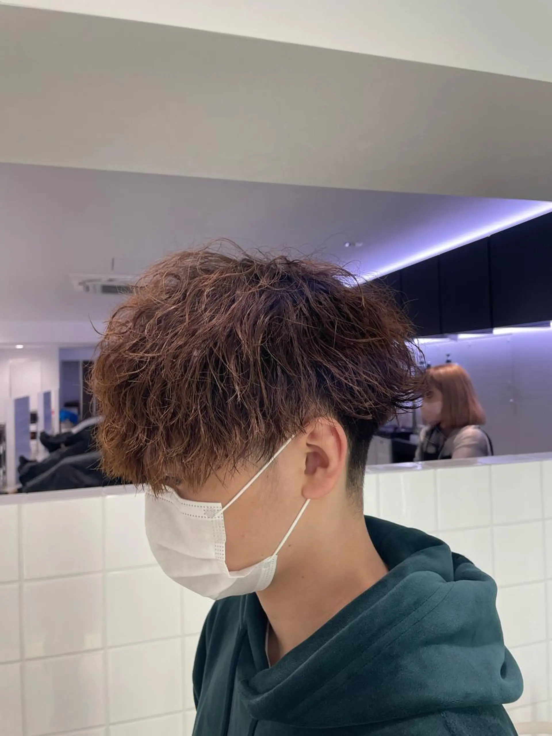 セミロング パーマ ヘアアレンジ メンズ メンズパーマ セミロングパーマ 顔まわりカット の達人のヘアスタイル