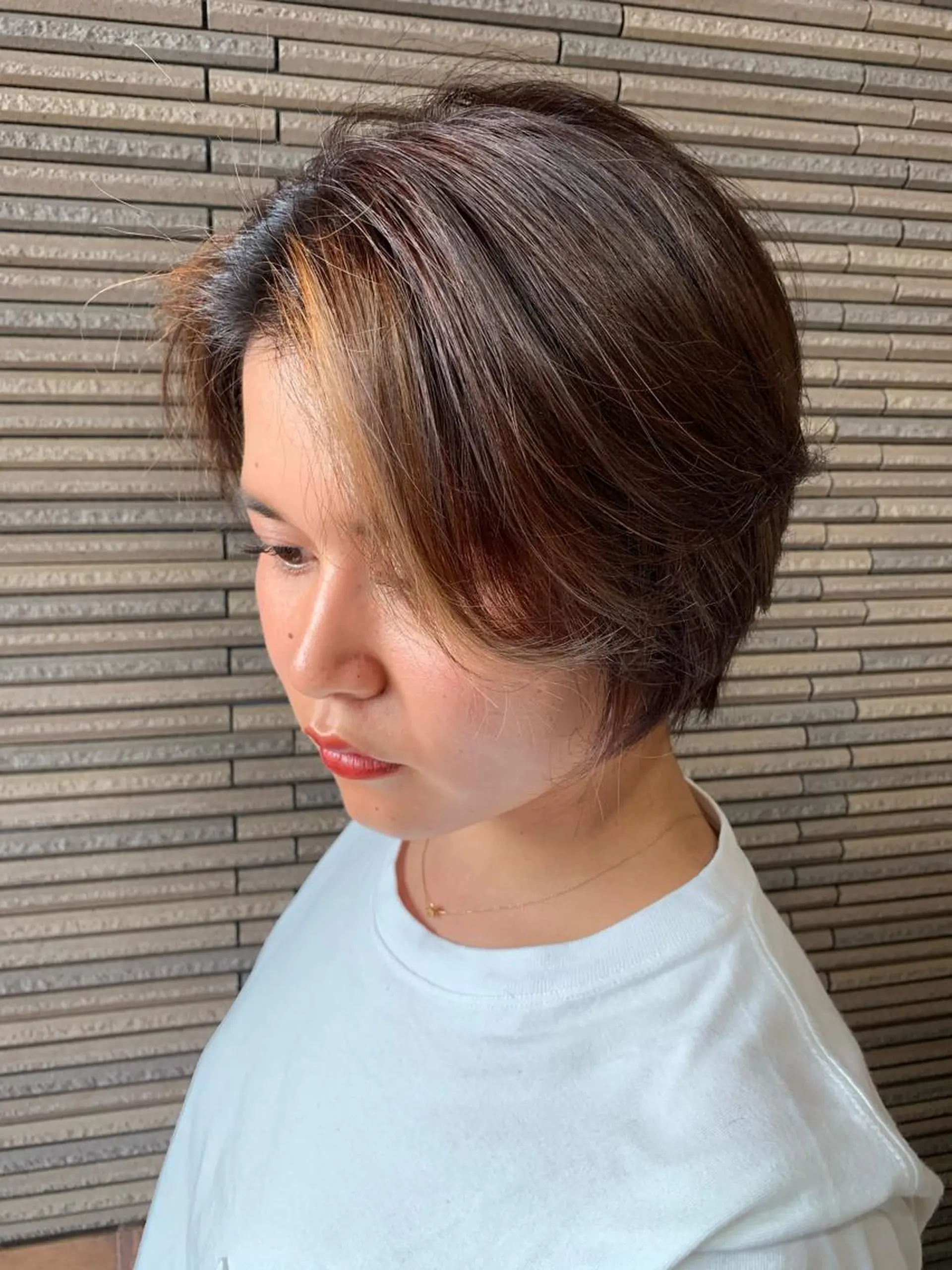 ショート ハイライト 髪質改善 上品艶感カラーのヘアスタイル