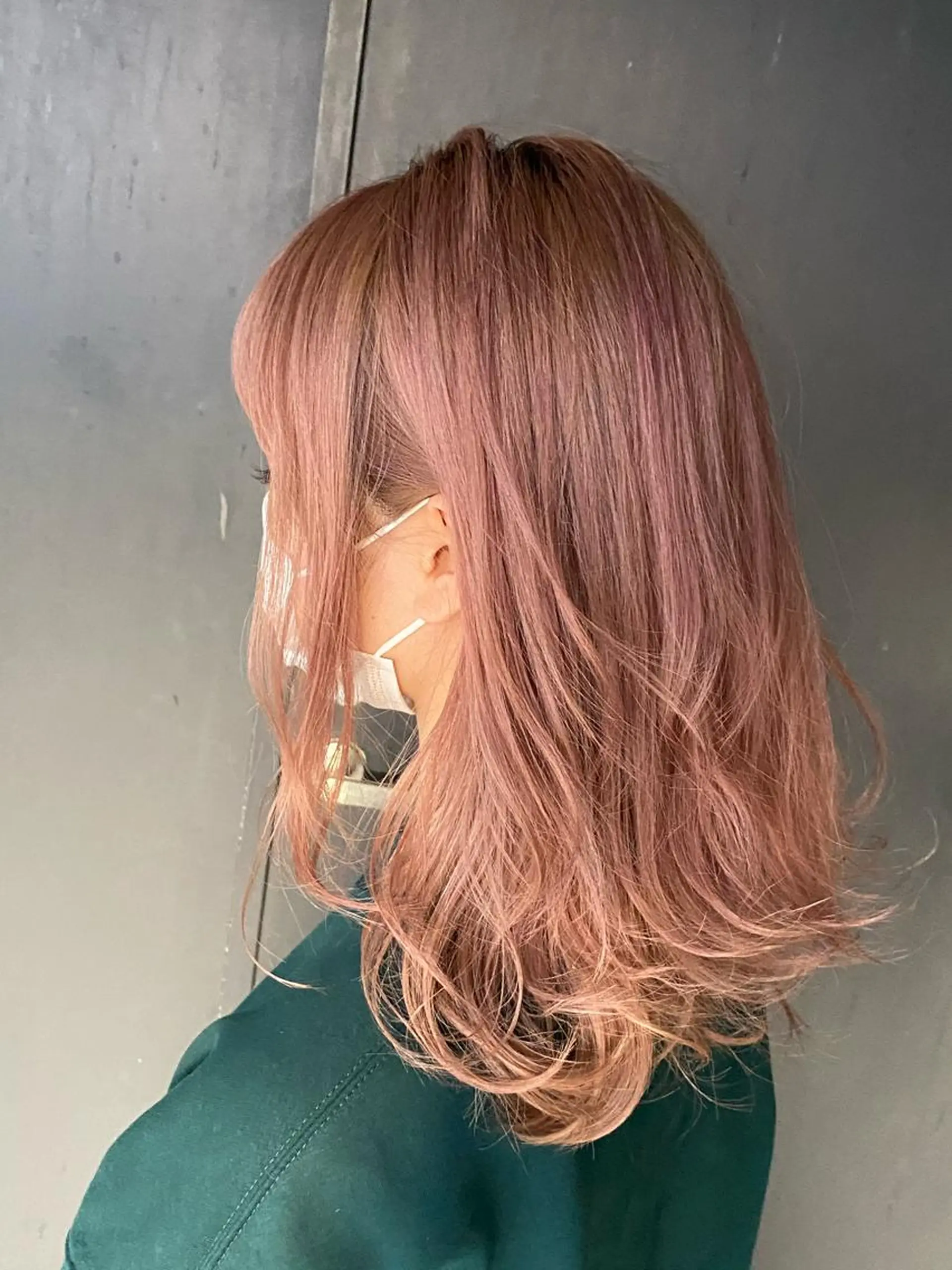 セミロング カラー ベージュカラー ピンクカラー ピンクベージュ カット ヘアカラー AVANCE京橋所属・ハイトーンヘア/ 島崎　タクミのヘアスタイル