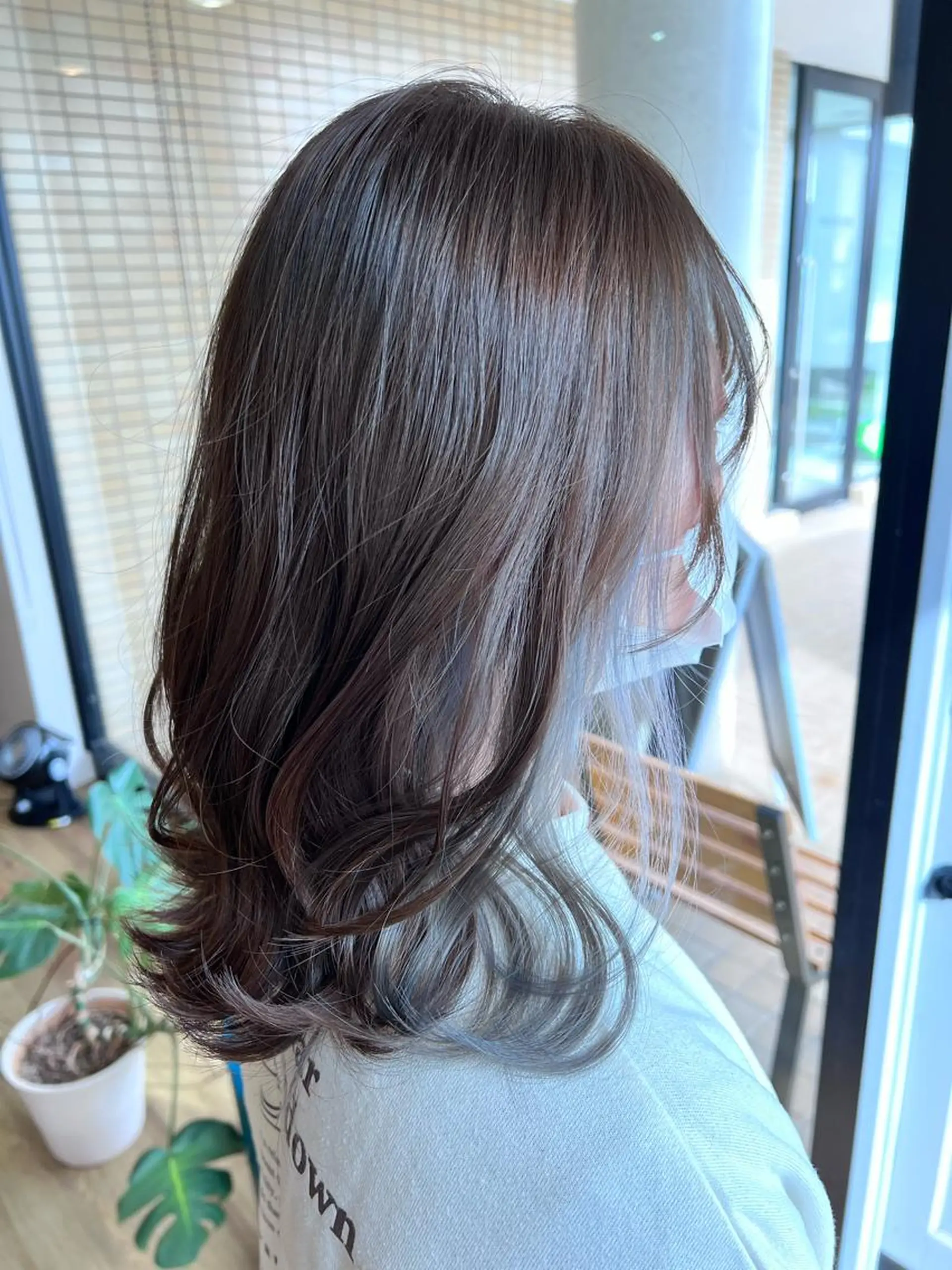 ロング カラー ブリーチ シルバー ヘアカラー トリートメント ツキダテ ユイのヘアスタイル