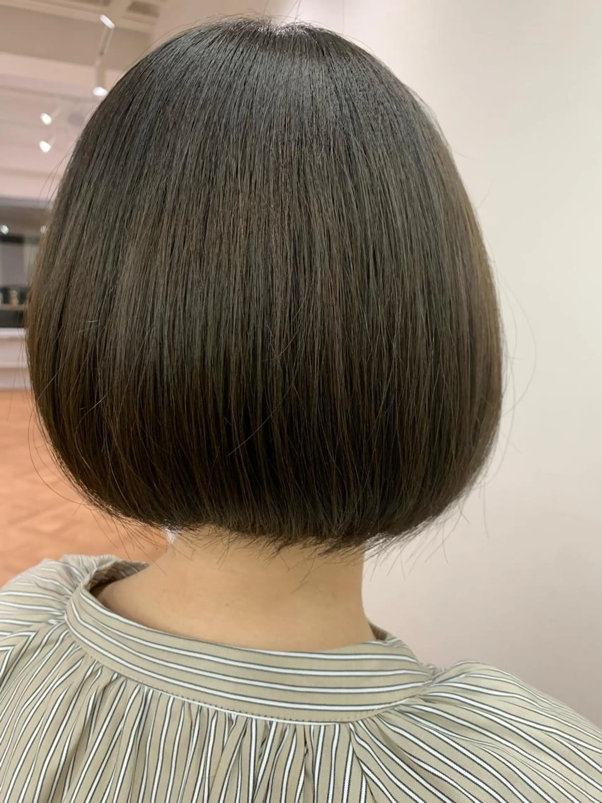 ショート カラー アッシュ アッシュブラウン ブラウンカラー 佐々木 有彩のヘアスタイル