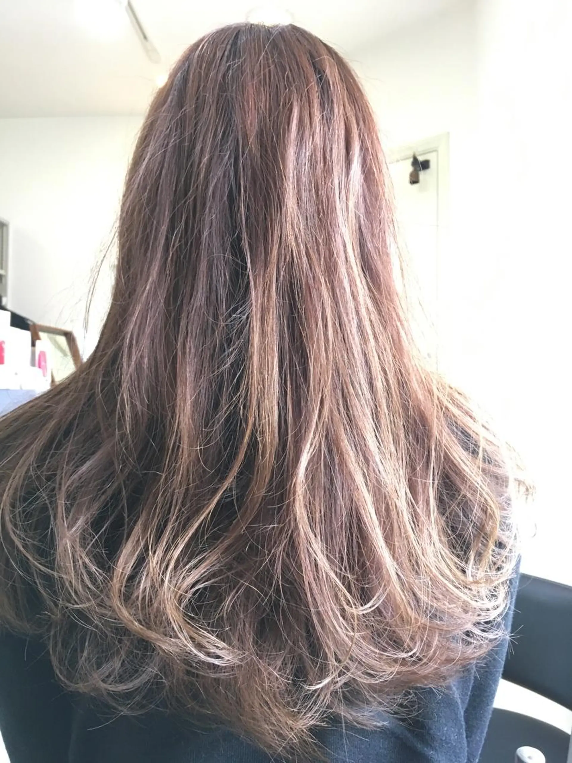 ロング カラー アッシュ ハイライトカラー ラベンダーカラー ラベンダーアッシュ ハイライト Hair Salon BOLEN所属・鈴木 健太のヘアスタイル