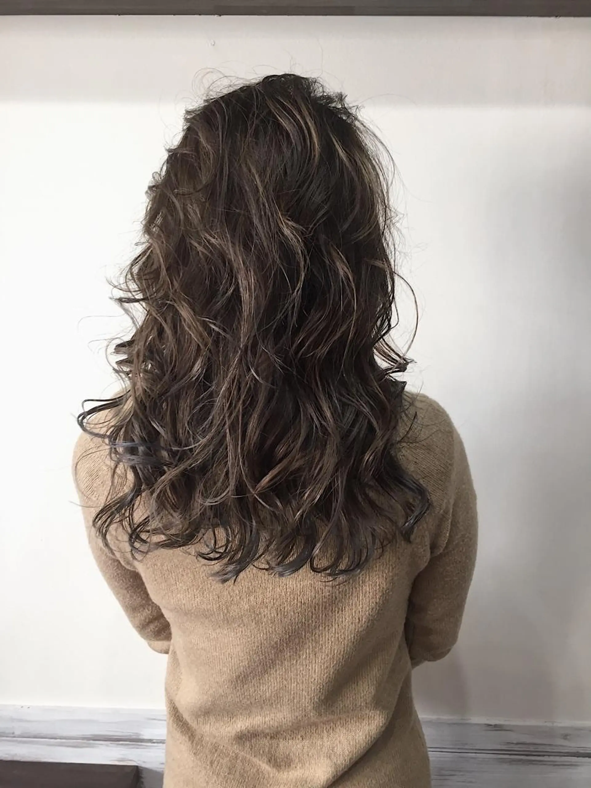 ロング カラー グラデーションカラー ハイライトカラー ハイトーンカラー シルバー ハイライト カラー特化サロン大阪 ルービック江坂/新城のヘアスタイル