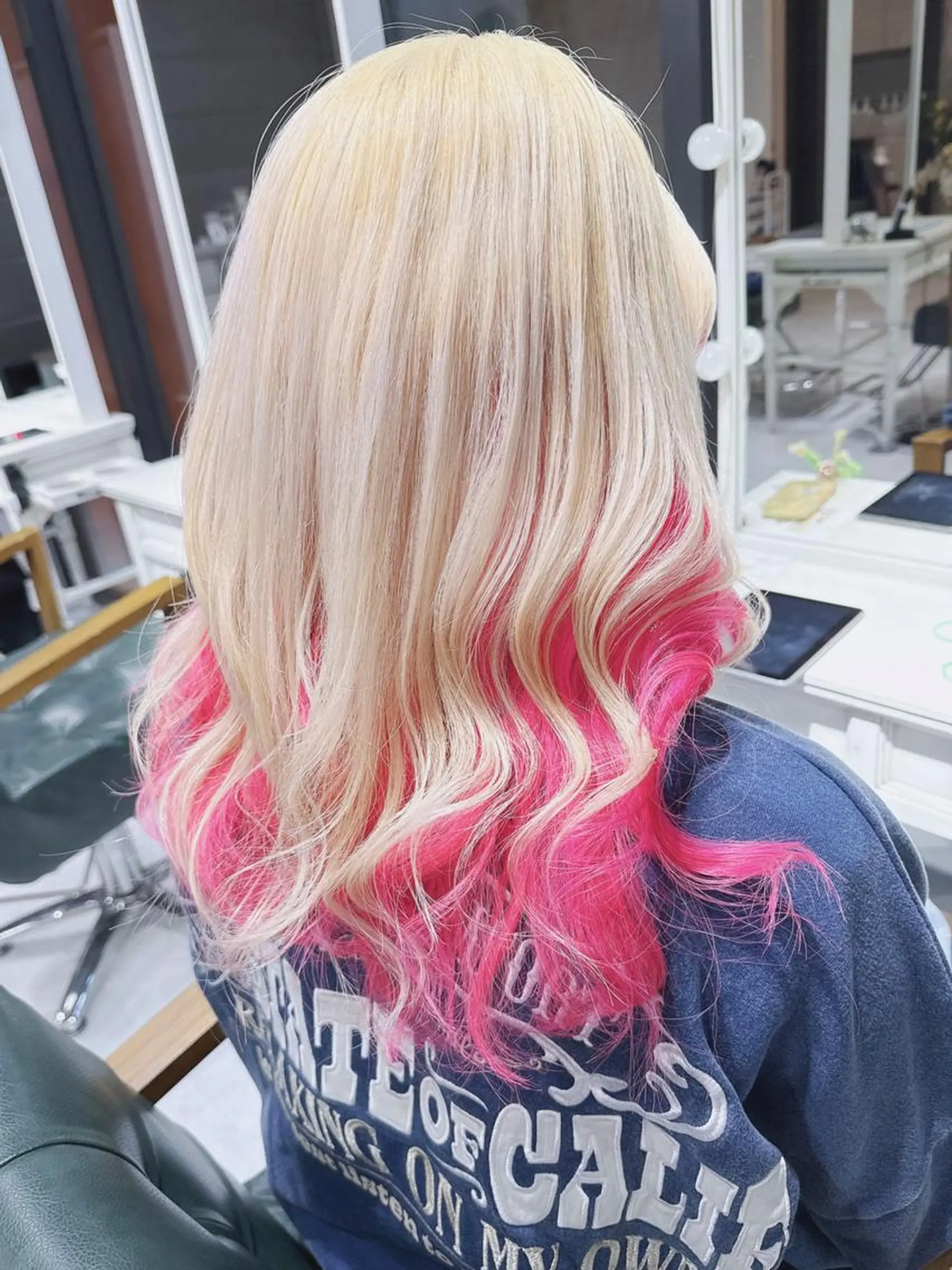 ロング ヘアアレンジ カラー ブロンド インナーカラー ピンクカラー Days 透明感カラーのヘアスタイル