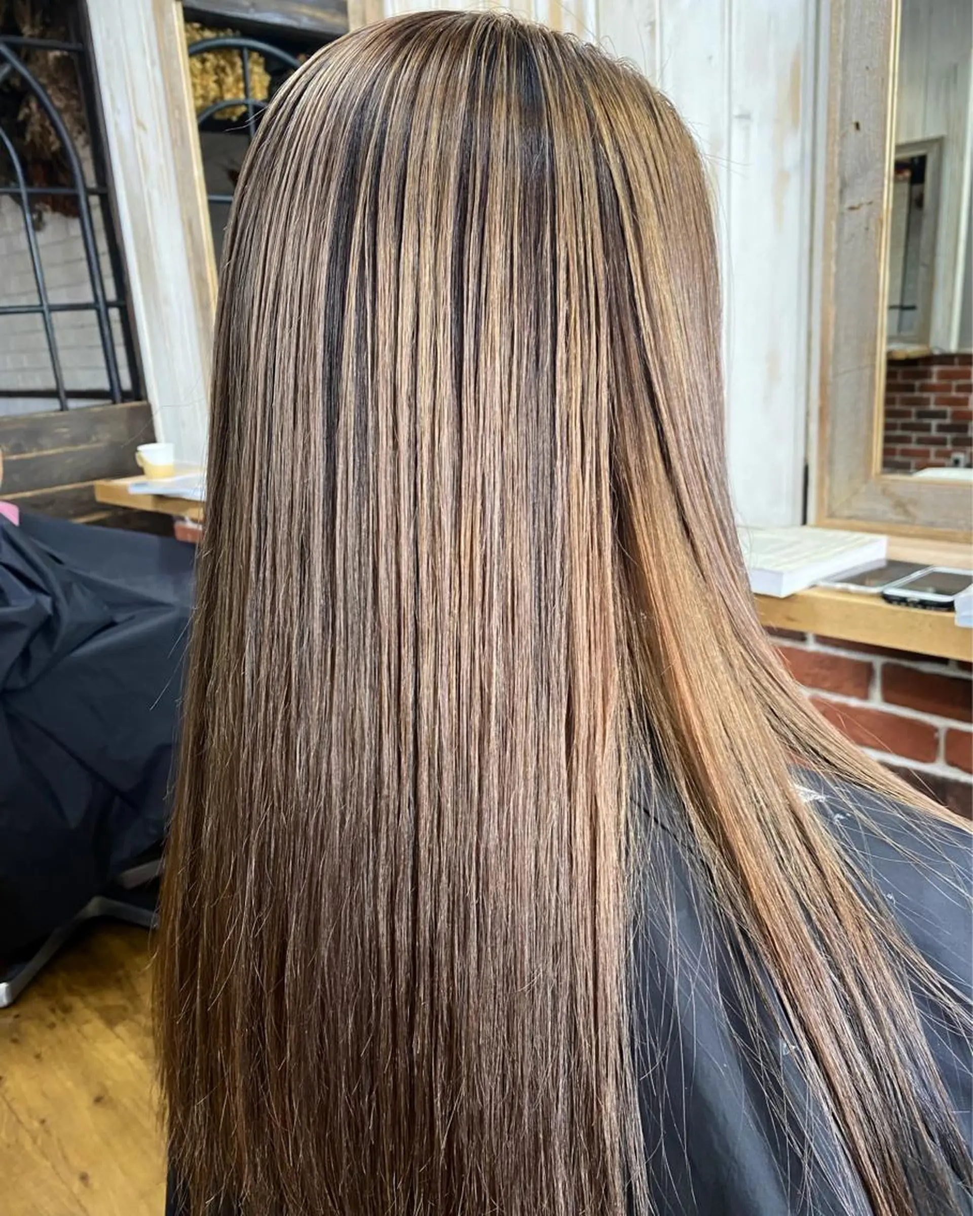 ロング アッシュ ハイライト レイヤーカット ロング カルラ　蒲田店所属・大久保寿高✨ なりたい色を叶える✨のヘアスタイル