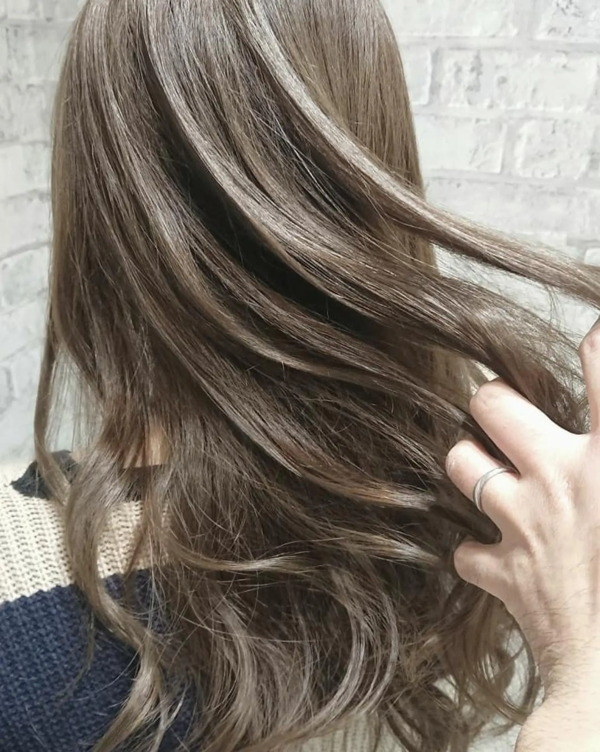 セミロング カラー ヘアアレンジ アッシュ ハイライトカラー ハイライト カット ヘアカラー トリートメント 秋山 幸太のヘアスタイル