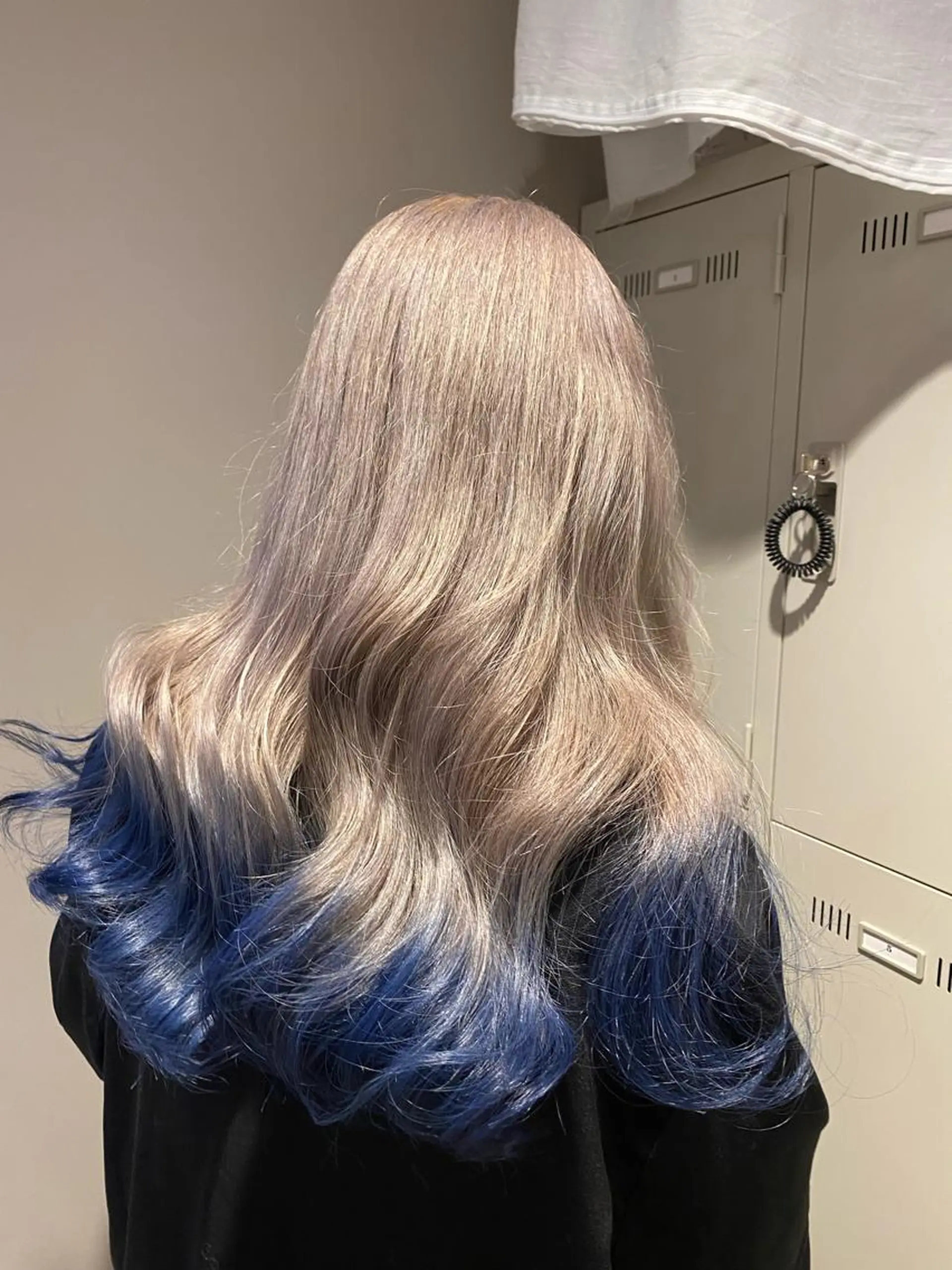 ミディアム カラー ベージュカラー ブリーチ ケアブリーチ ハイトーンカラー ホワイトベージュ ヘアカラー ヘアセット 韓国/トレンド レイヤー【101】のヘアスタイル