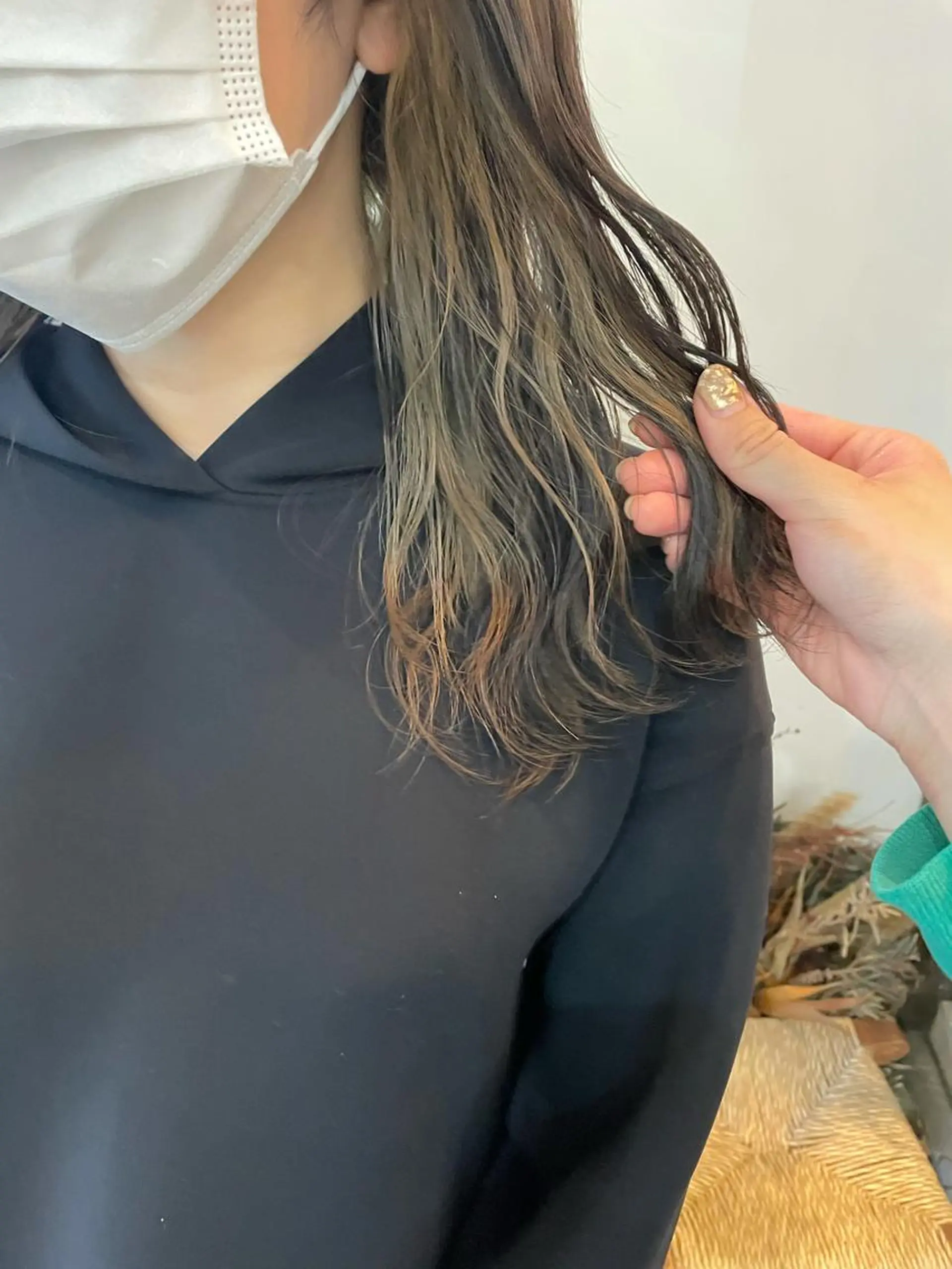 ミディアム カラー ブリーチ グレージュ インナーカラー オリーブグレージュ オリーブグレー ヘアカラー 中目黒🌼 🌼ハナのヘアスタイル