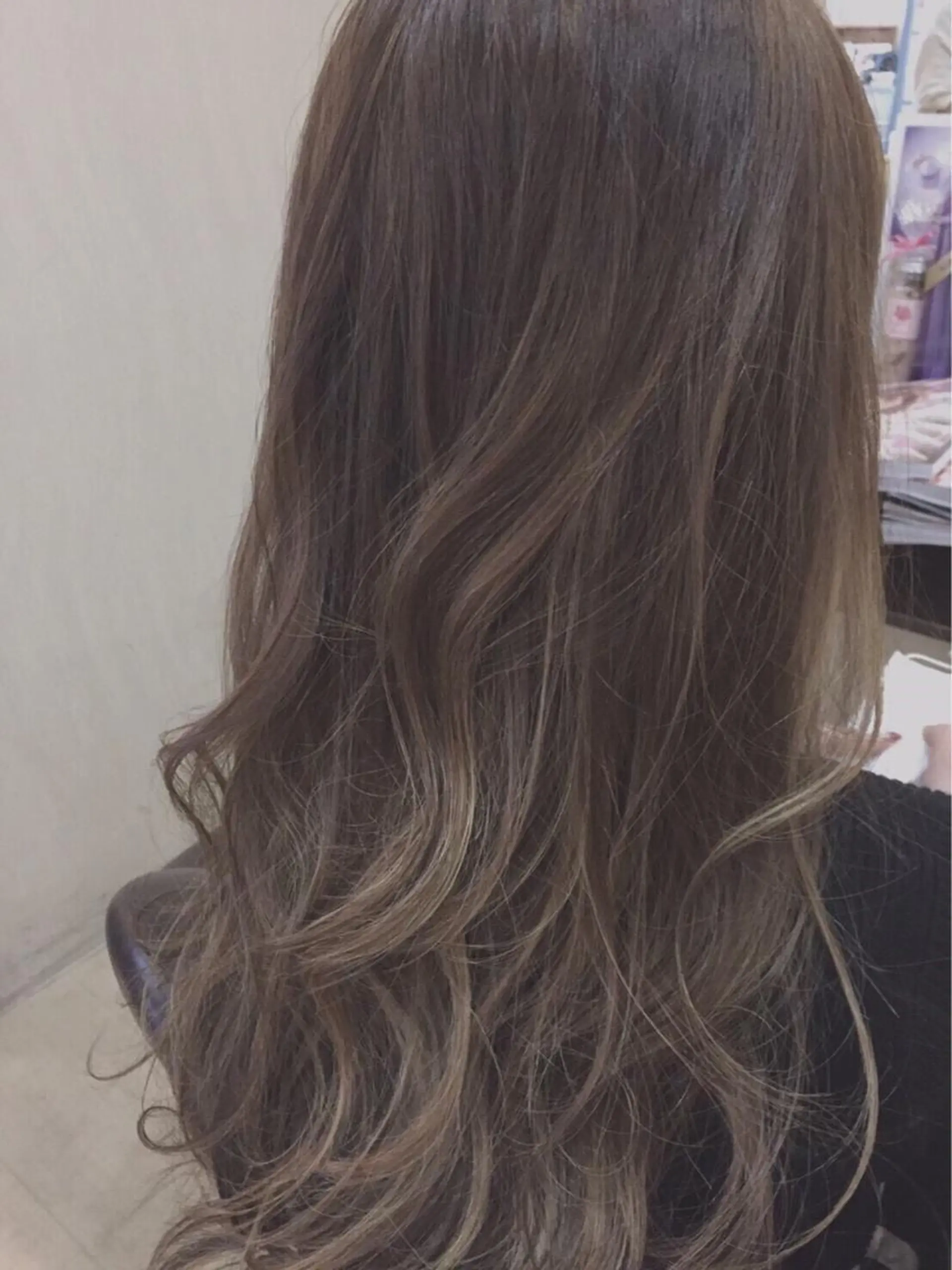 カラー 磧本 祐里恵のヘアスタイル