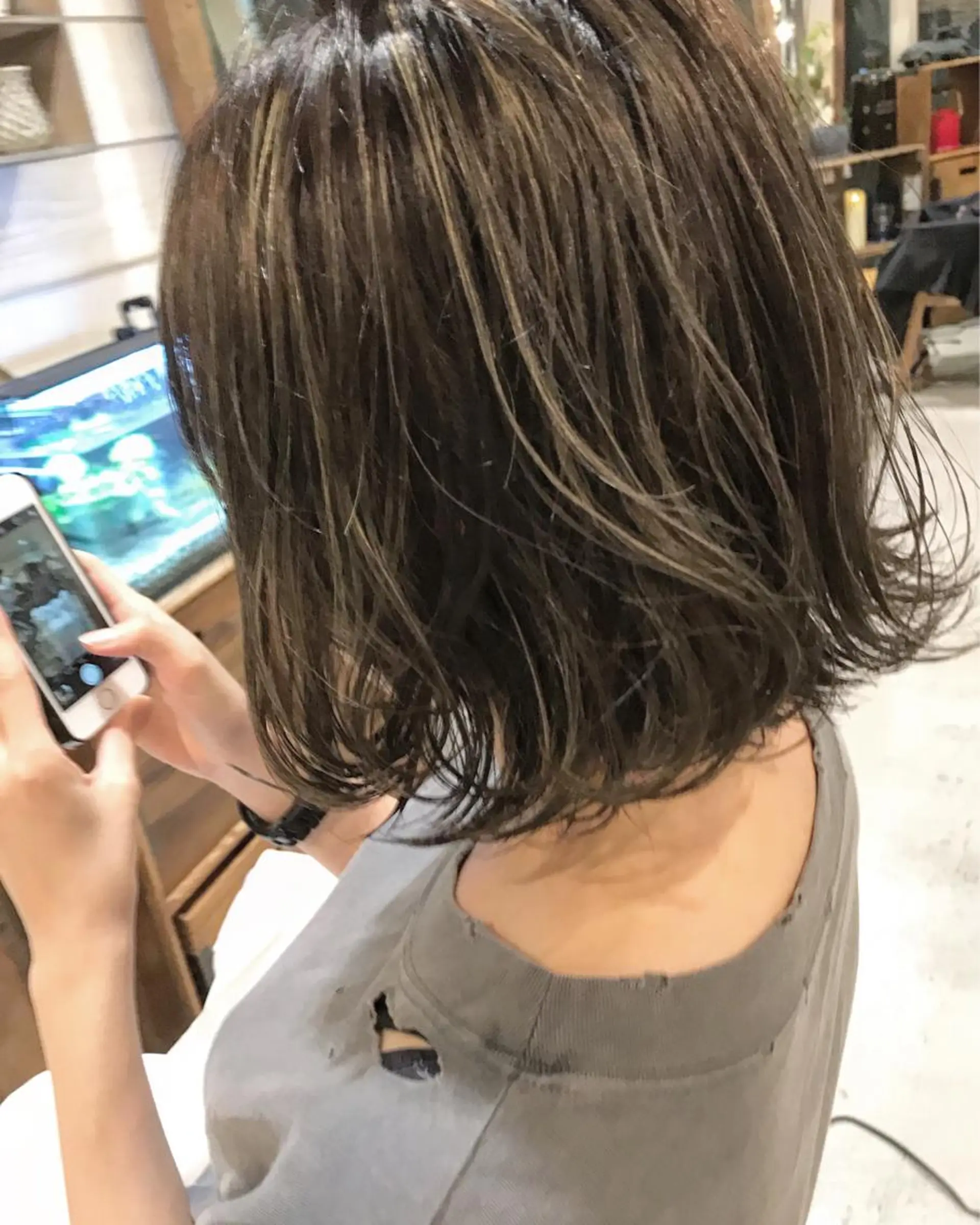 ショート カラー ダークグレー ダークグレージュ グレージュ ハイライトカラー ハイライト CALAMARI所属・【渋谷で人気】艶髪× 髪質改善/ツヤカラーのヘアスタイル