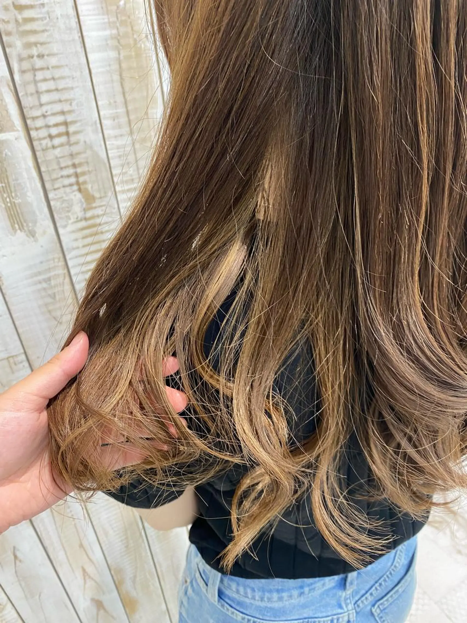 ロング 白髪ぼかしハイライト めさきすずなのヘアスタイル