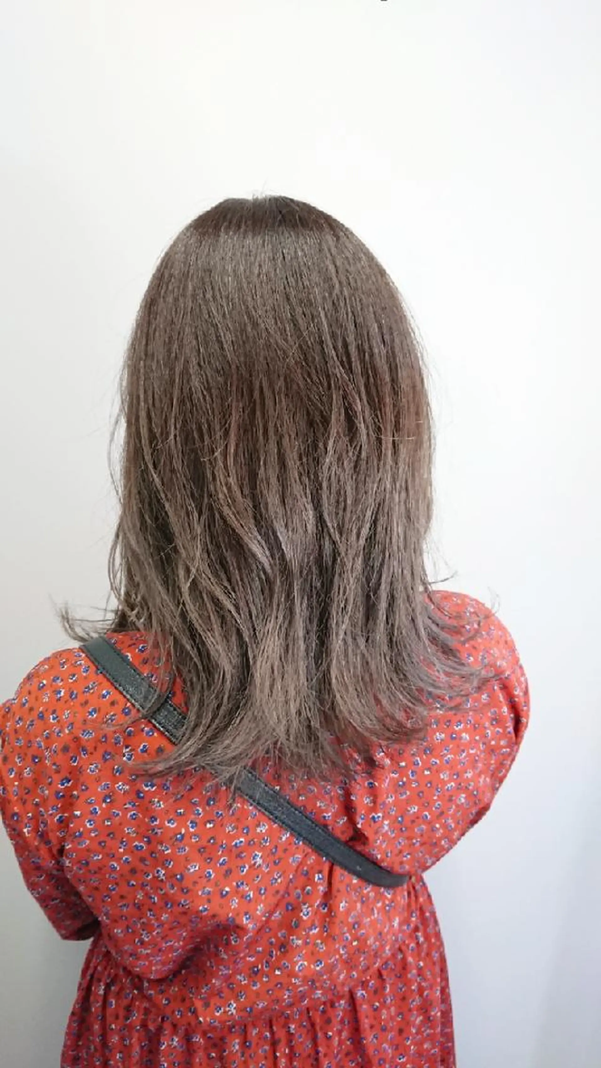 セミロング カラー ベージュカラー 透明感ハイトーン☆ 今津 佑太のヘアスタイル