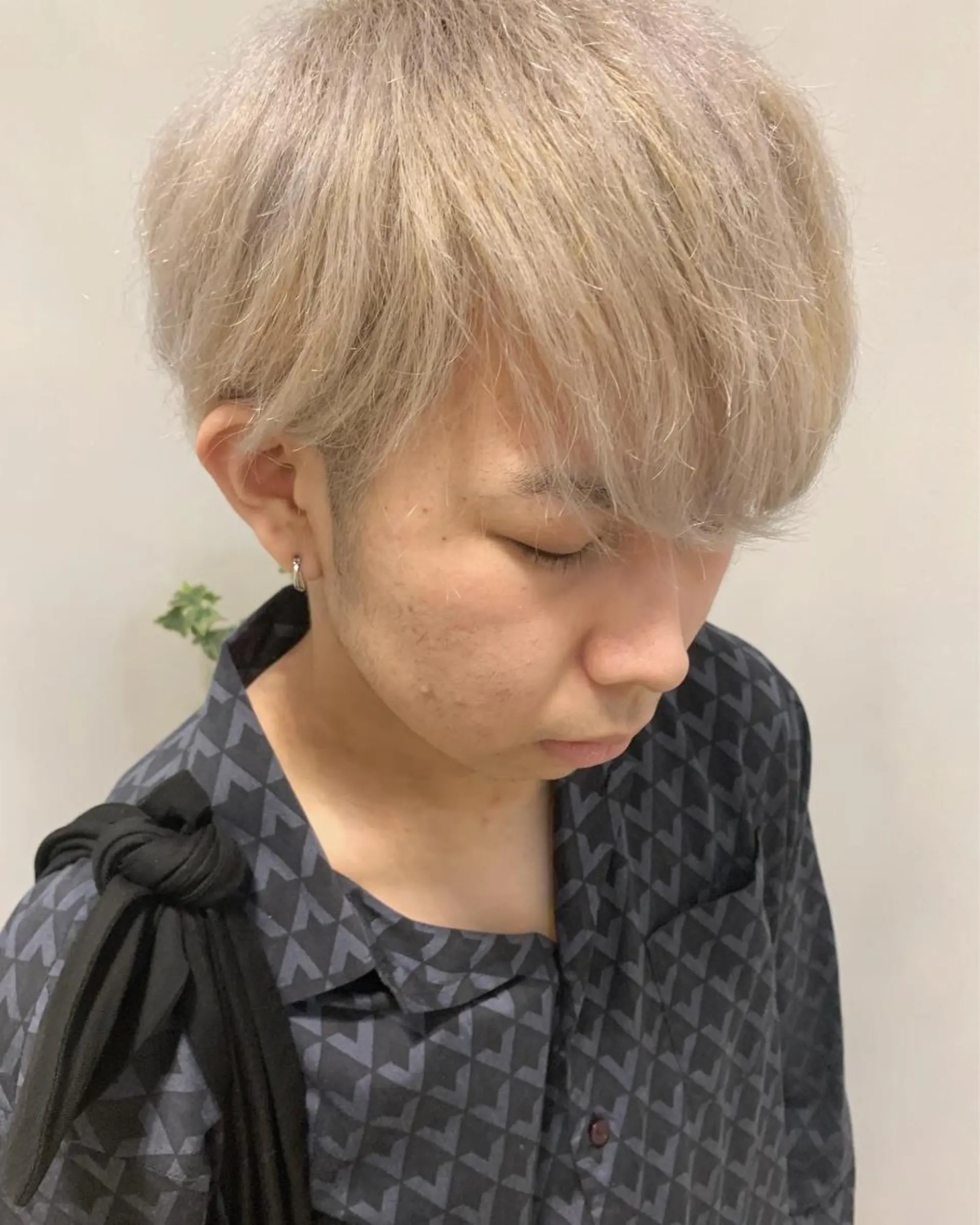 ショート カラー メンズ VEGA天神 ブリーチのヘアスタイル