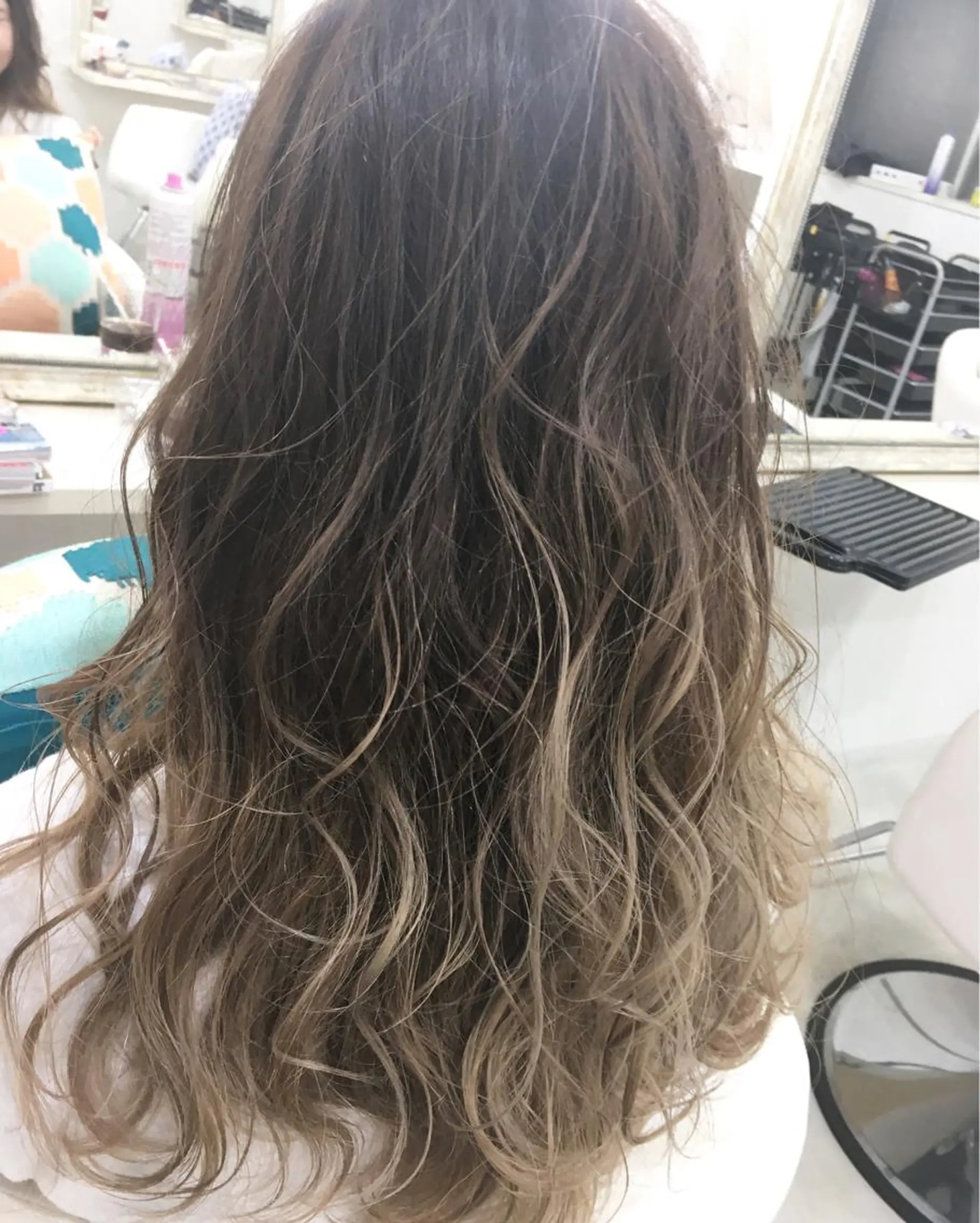 セミロング カラー 髪質改善 中川 翔のヘアスタイル