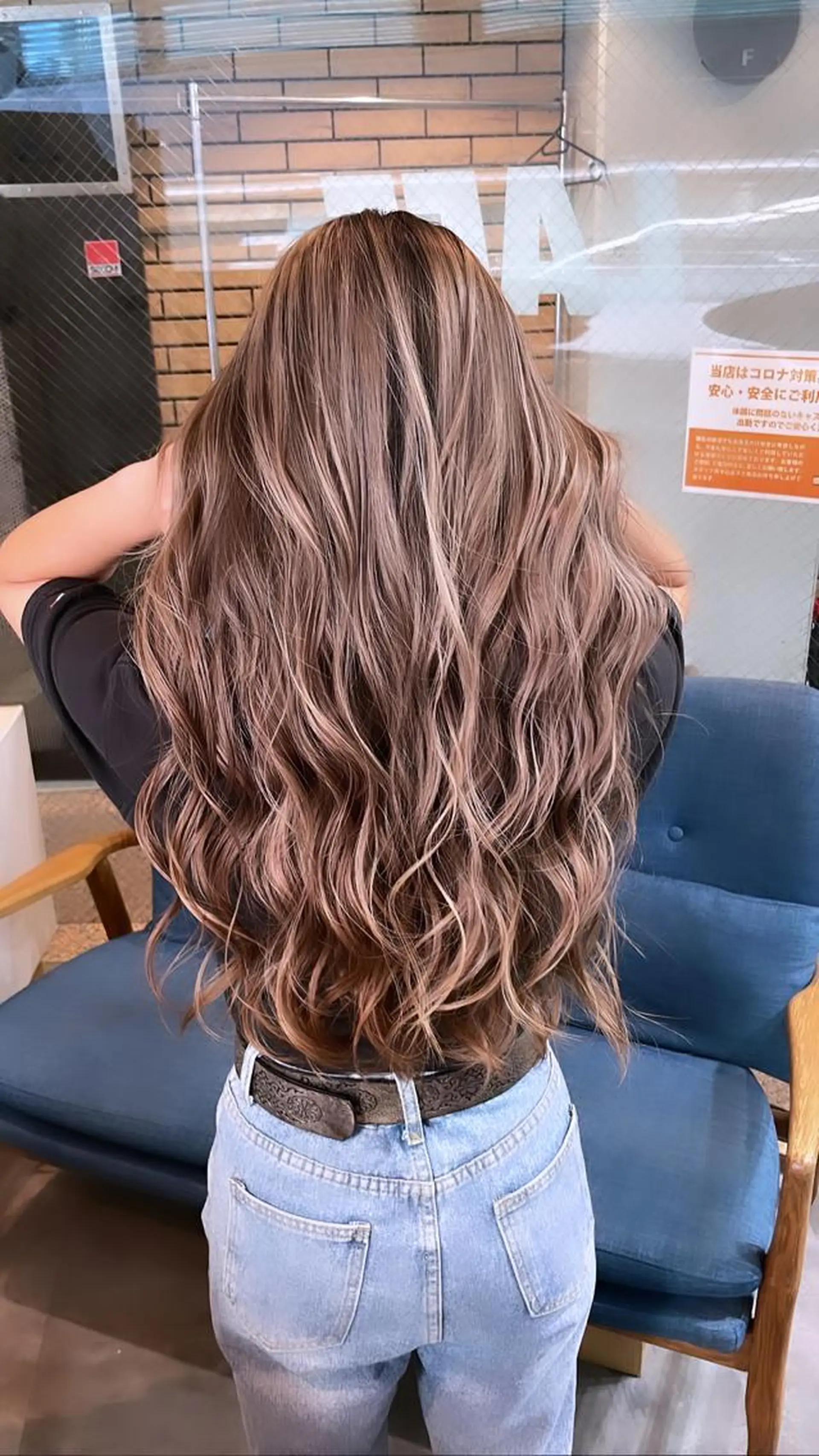 ロング カラー バレイヤージュ レイヤーカット ヘアカラー トリートメント ヘアセット 難波ブリーチカラー 伊藤洋輝のヘアスタイル