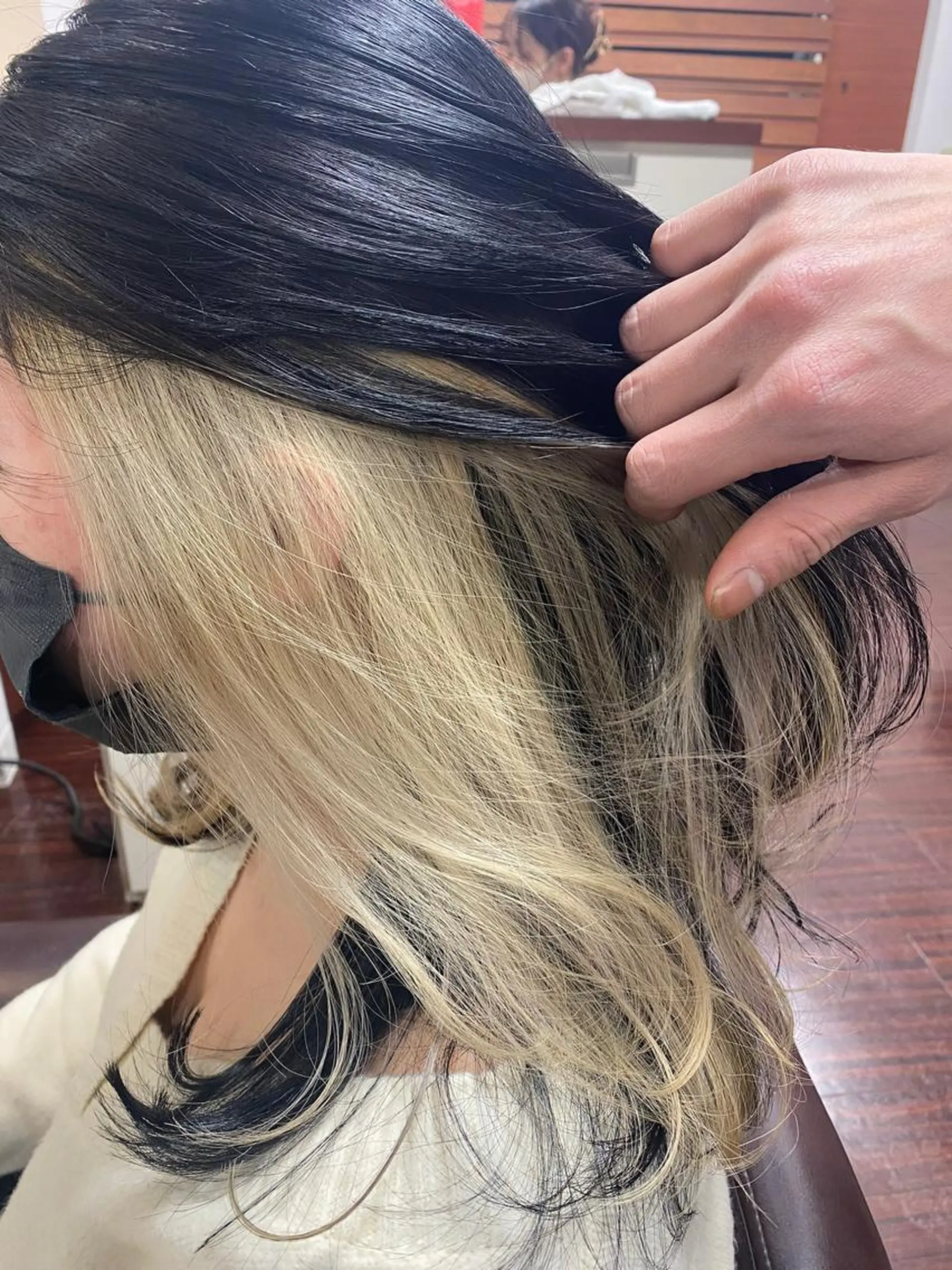 ロング カラー ブロンド インナーカラー ホワイトブロンド 💎韓国カラー Giness坂下巧のヘアスタイル