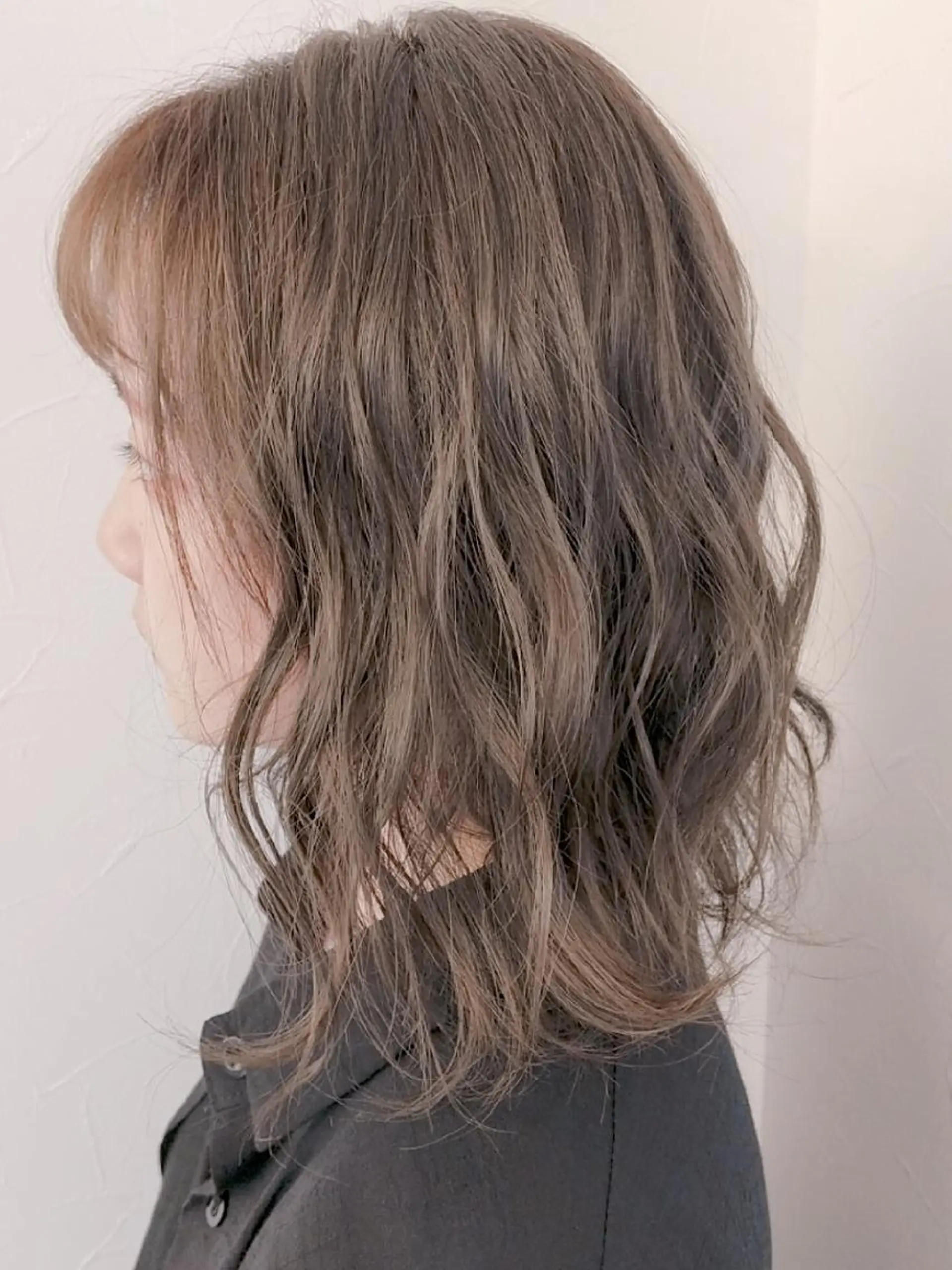 ミディアム カラー アディクシーカラー アッシュ バレイヤージュ ベージュカラー ブリーチ カット ヘアカラー デザインカラー髪質 改善Lilithのその他イメージ