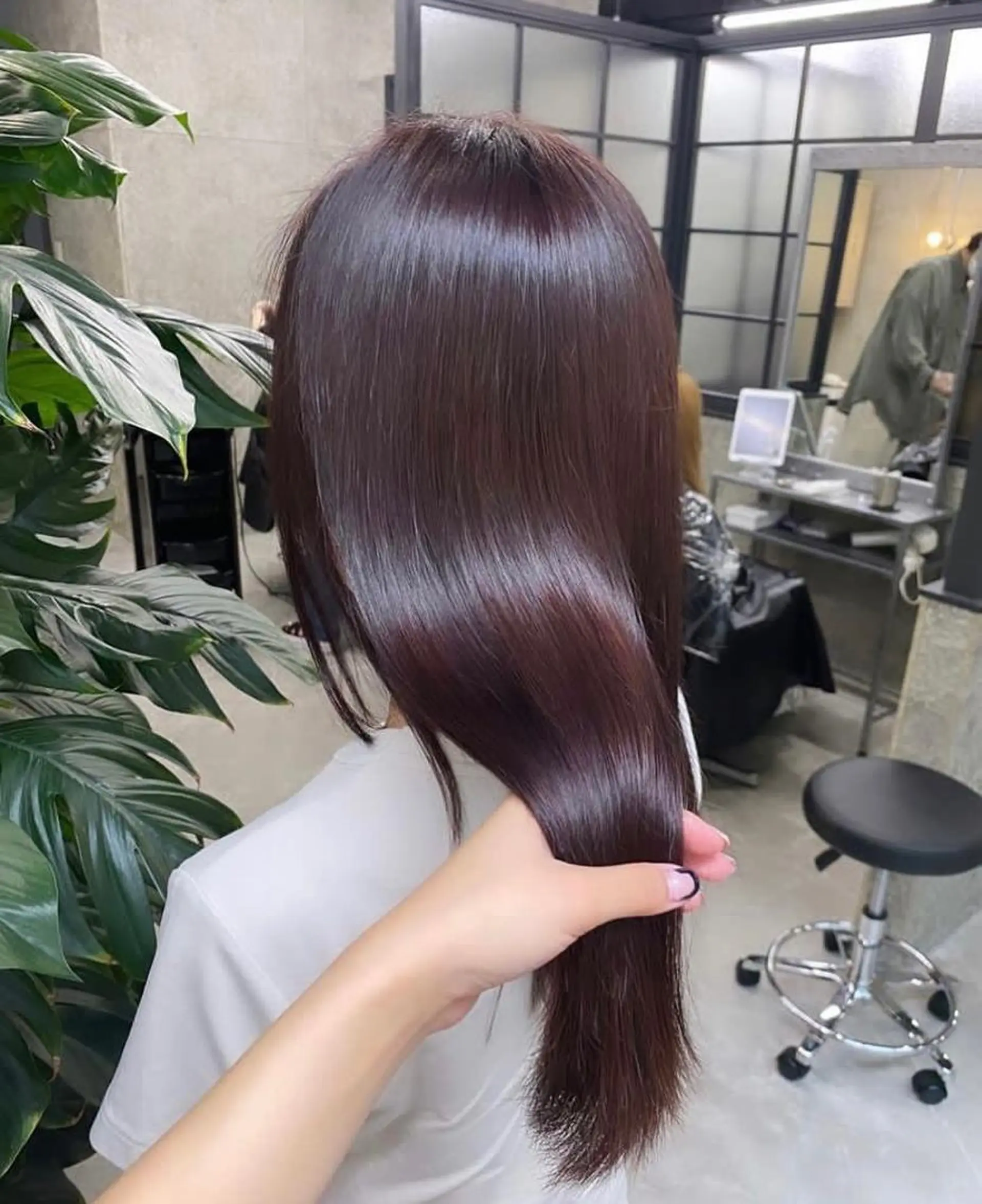 セミロング ブリーチなしダブルカ ラー🩶manamiのヘアスタイル