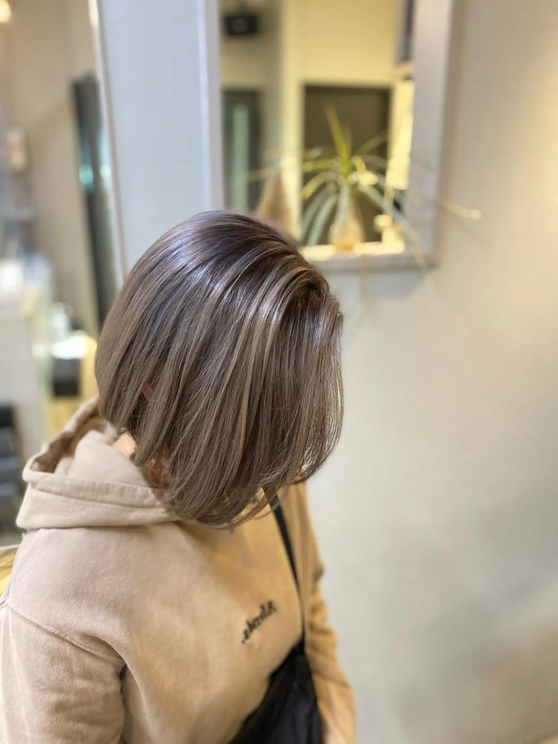 ショート カラー ブリーチ 髪質改善特化サロン ICONIQ天神店のヘアスタイル