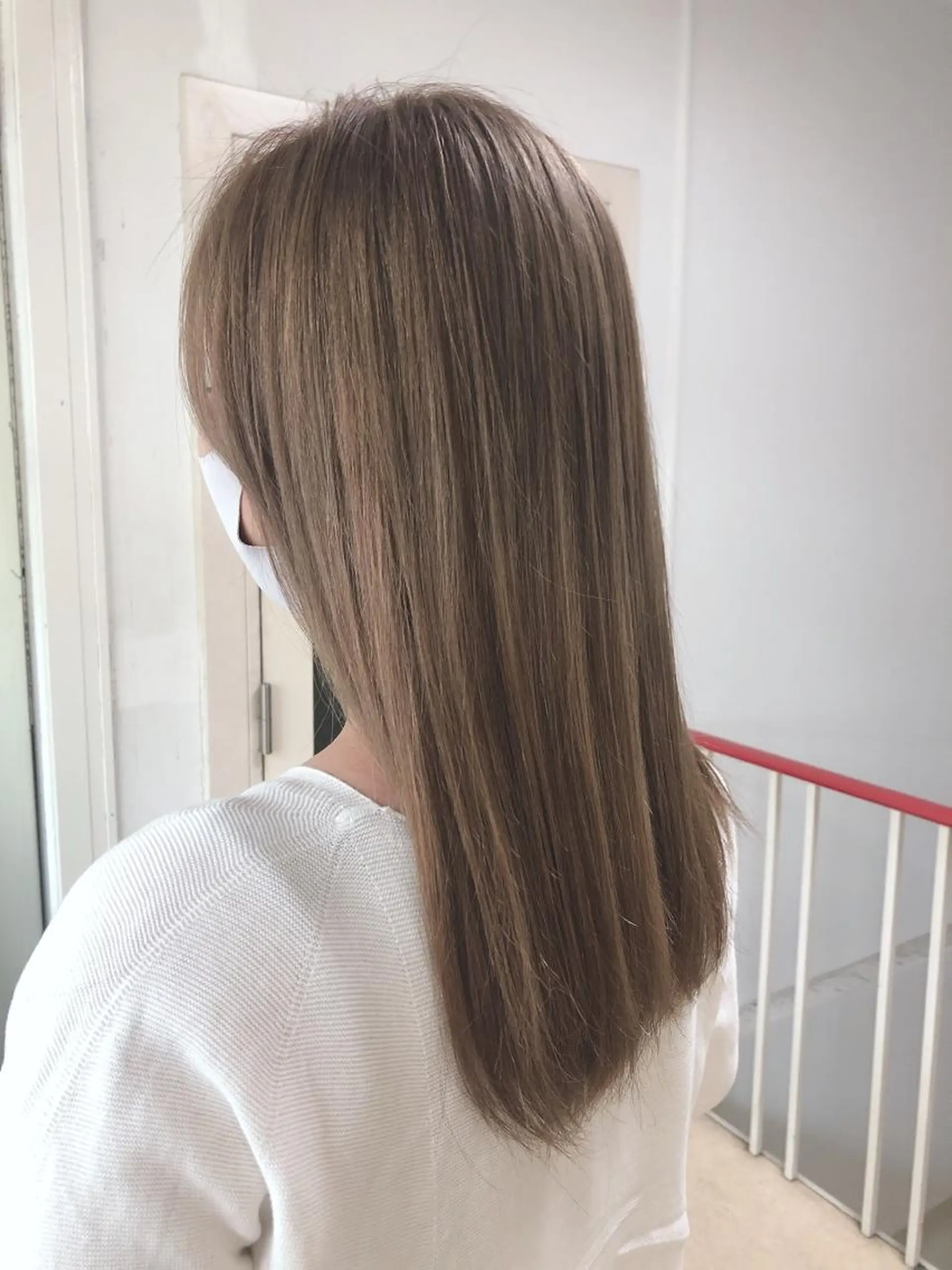 カラー ブリーチ グレージュ ミルクティーグレージュ Agu hair Diary所属・いとう ひろたかのヘアスタイル