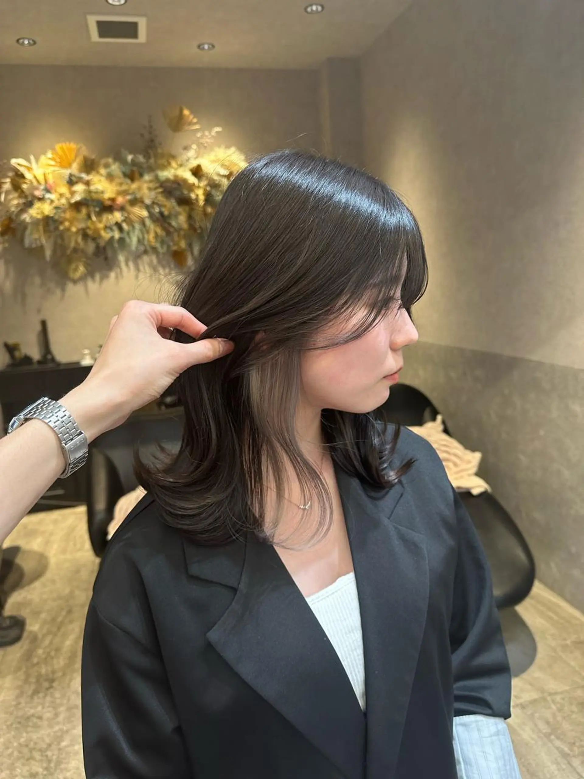 ミディアム ヘアカラー yuuto🌈 冬の透け感カラーのヘアスタイル