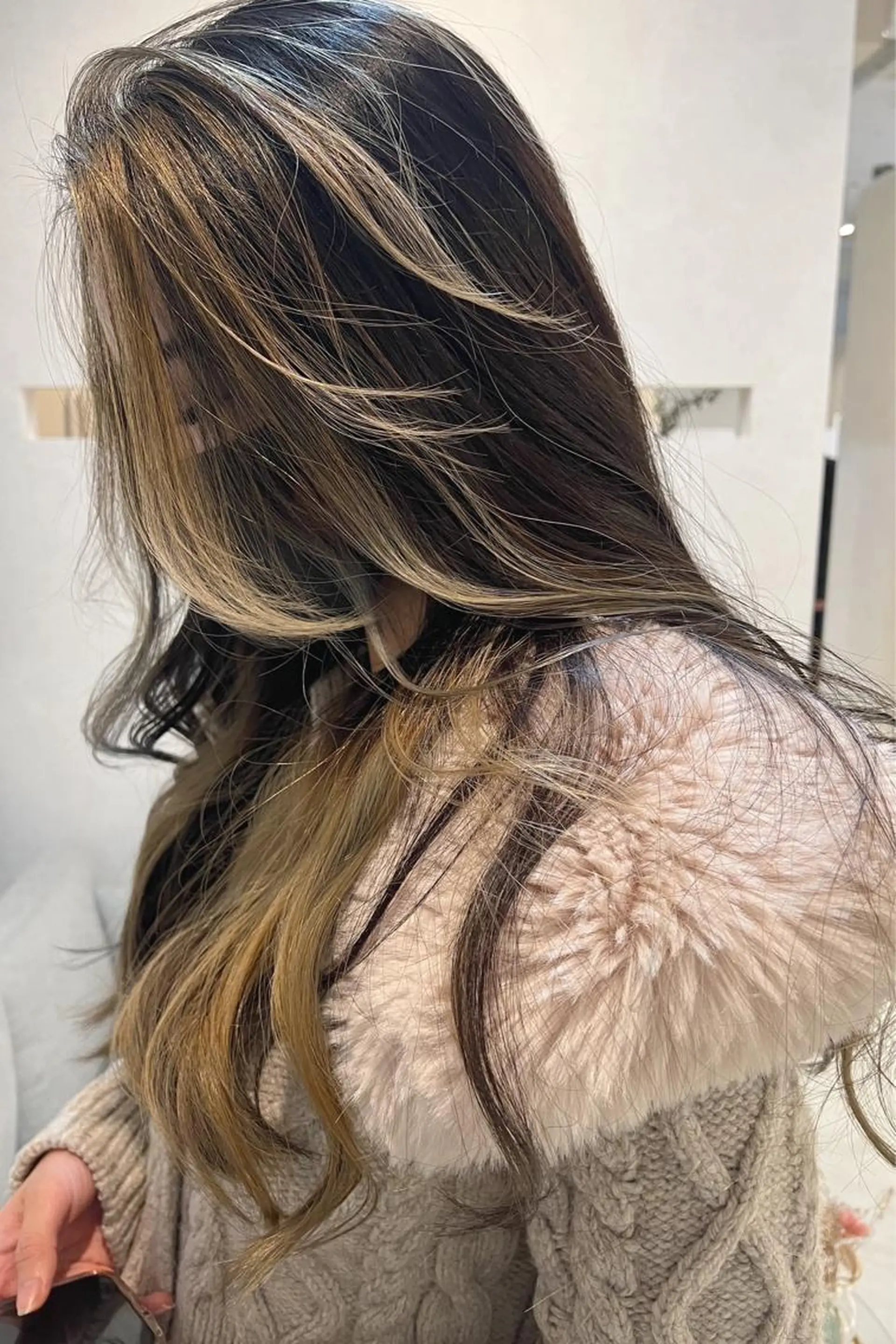 ロング 髪質改善カラー× 美髪ストレート前出のヘアスタイル