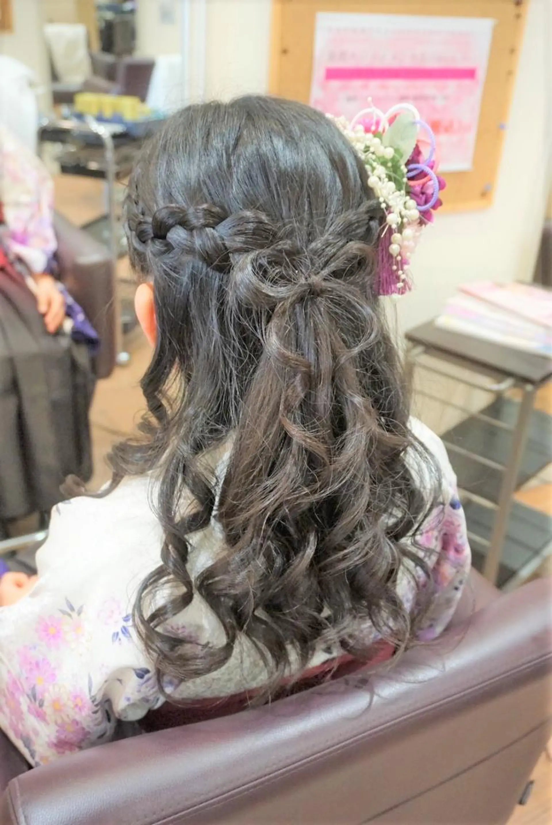 ヘアアレンジ ハーフアップ 卒業式のヘアスタイル 織田 悦子のマツエク・マツパデザイン