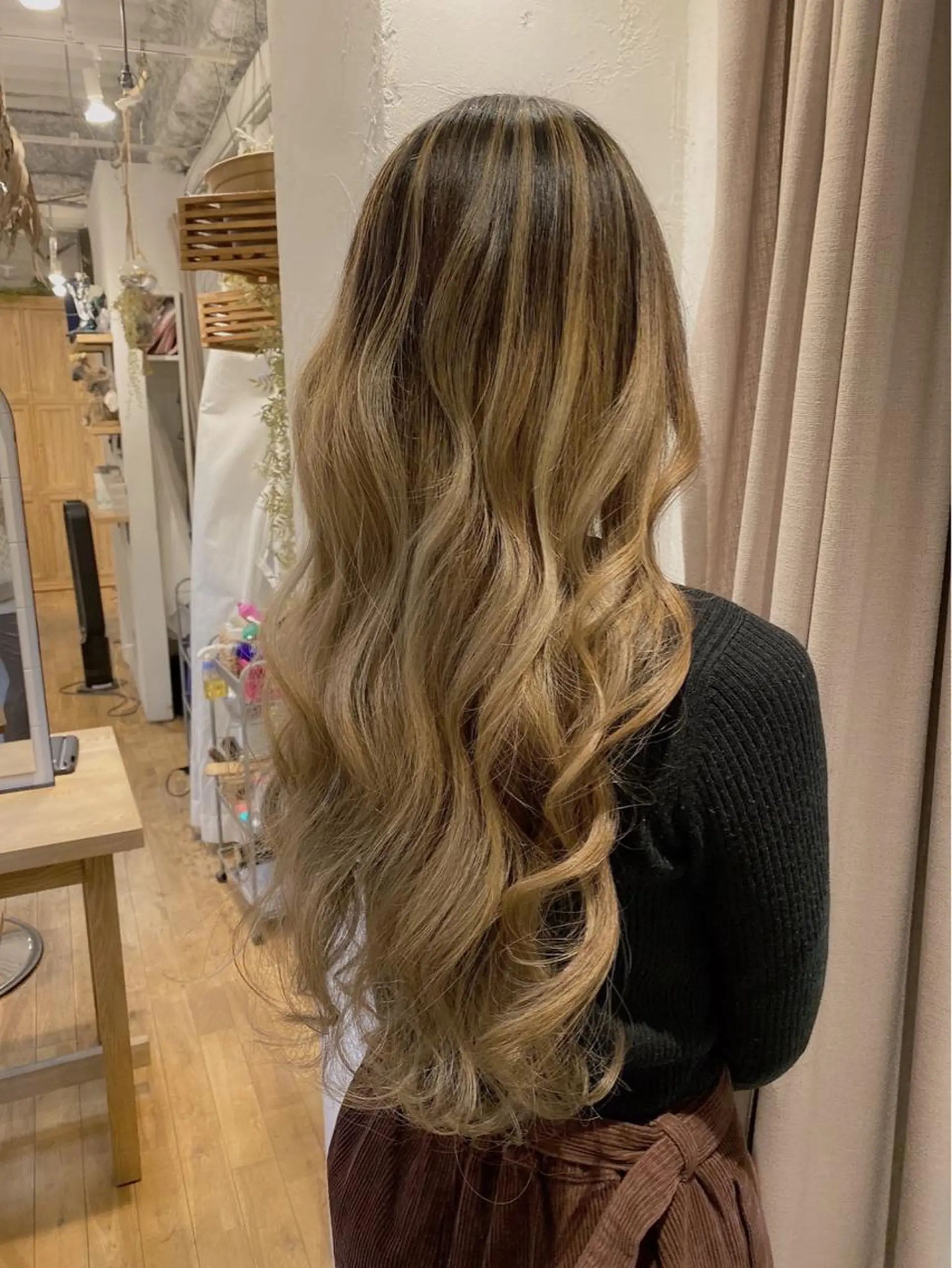 ロング カラー バレイヤージュ レイヤーカット sio.nail&eyebrow salon shimokitazawa2号店所属・nailist mana𖤐´-のネイルデザイン