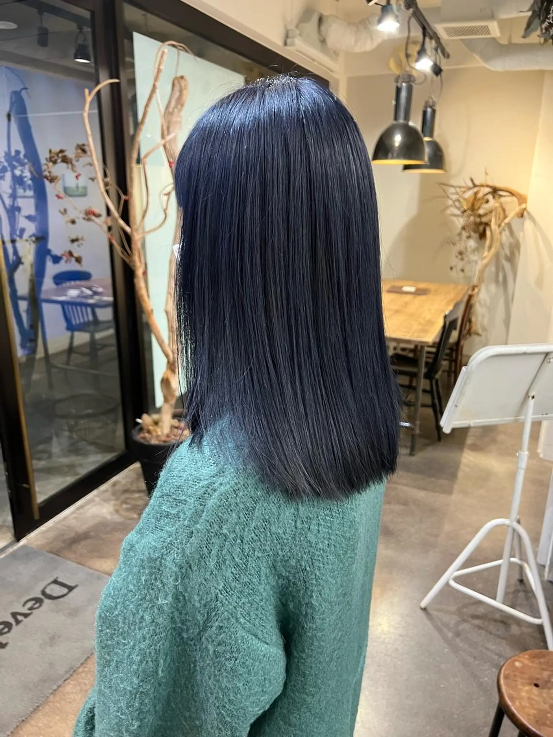 ミディアム カラー 黒髪 ブリーチ ブルーカラー ブルーブラック ネイビーカラー カット ヘアカラー 千葉 郁也のヘアスタイル