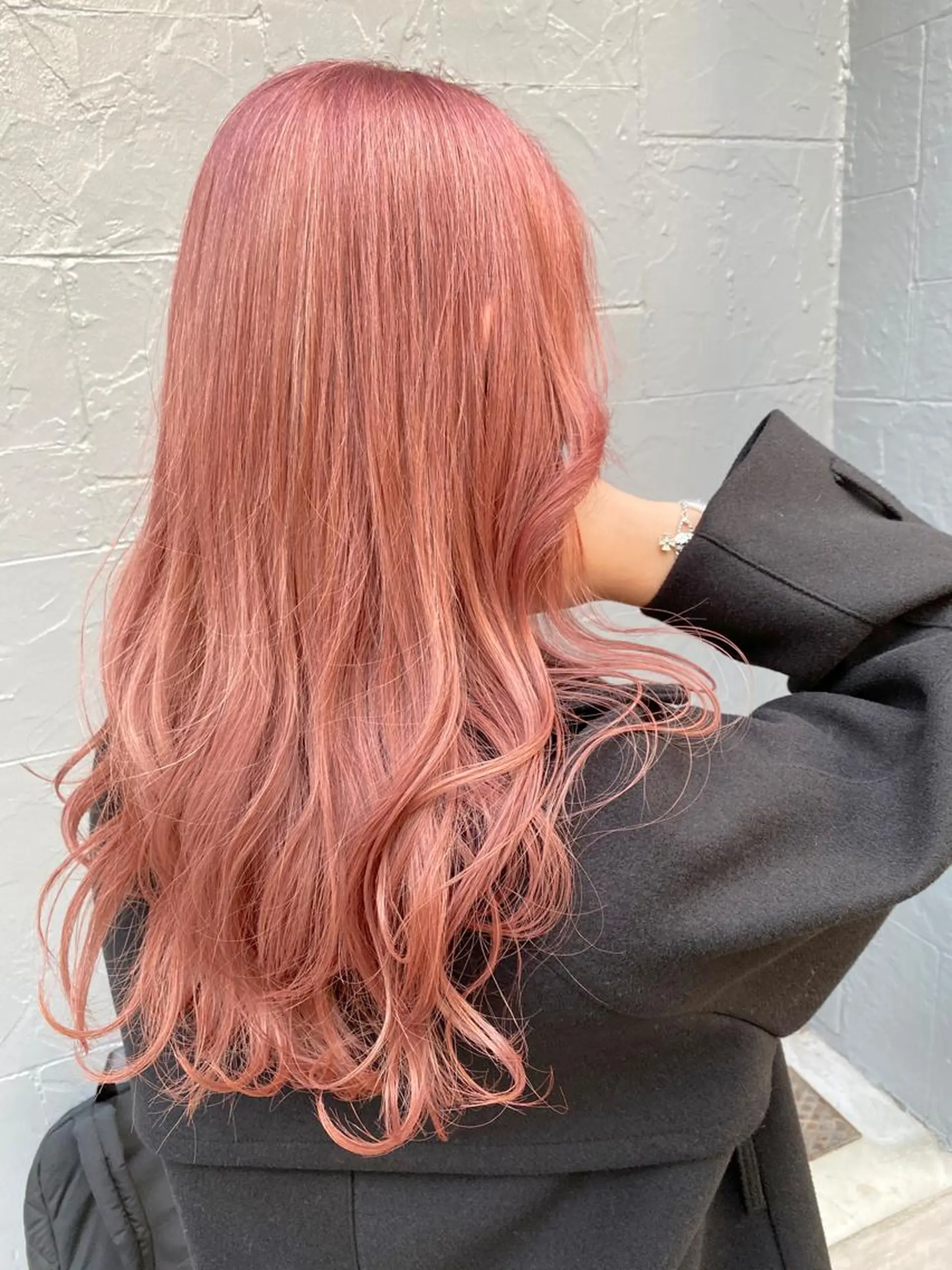 ロング ヘアカラー 透け感ベージュ ／ミハルのヘアスタイル