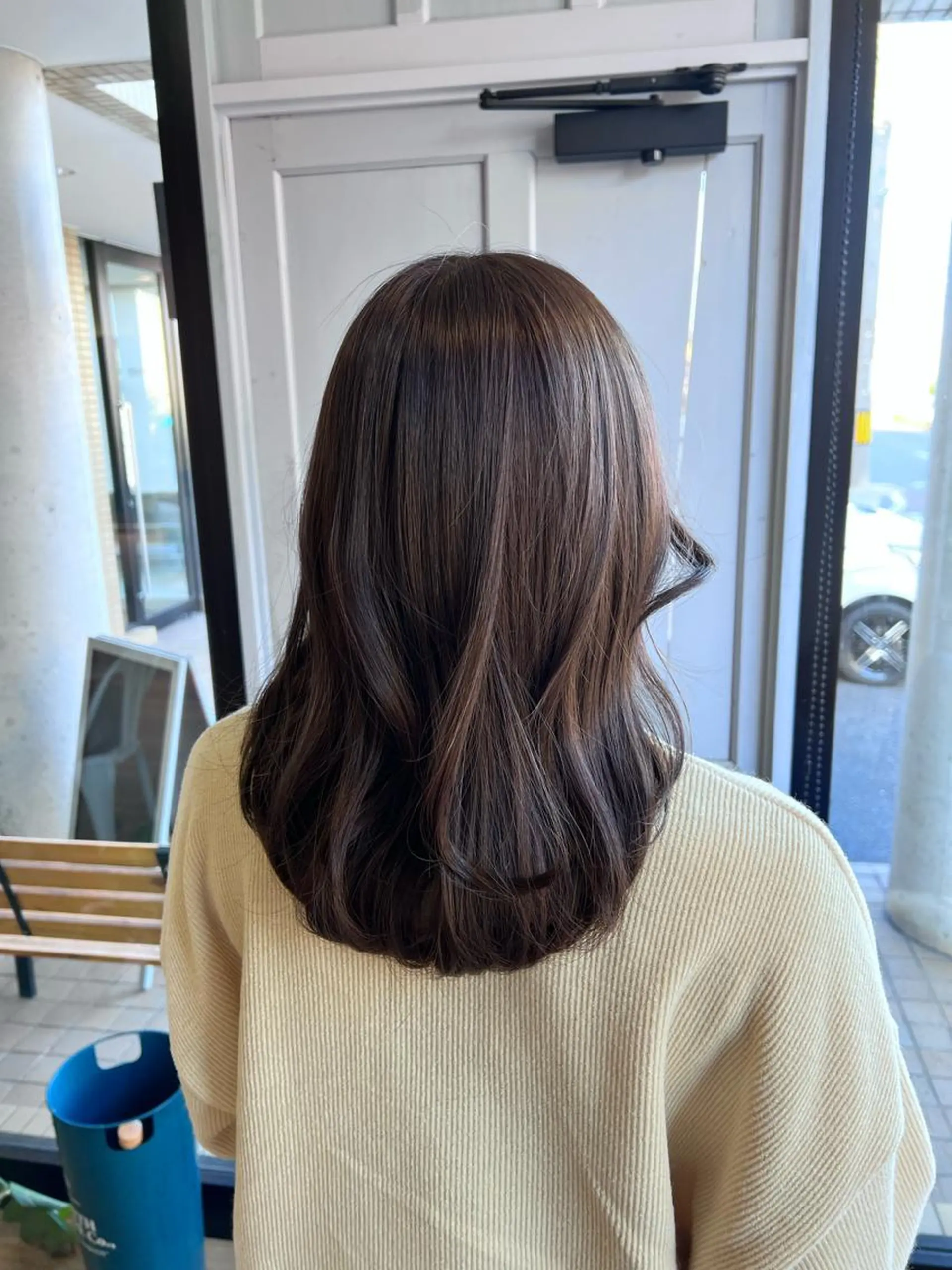 ロング カラー アッシュ ベージュカラー ヘアカラー トリートメント ツキダテ ユイのヘアスタイル