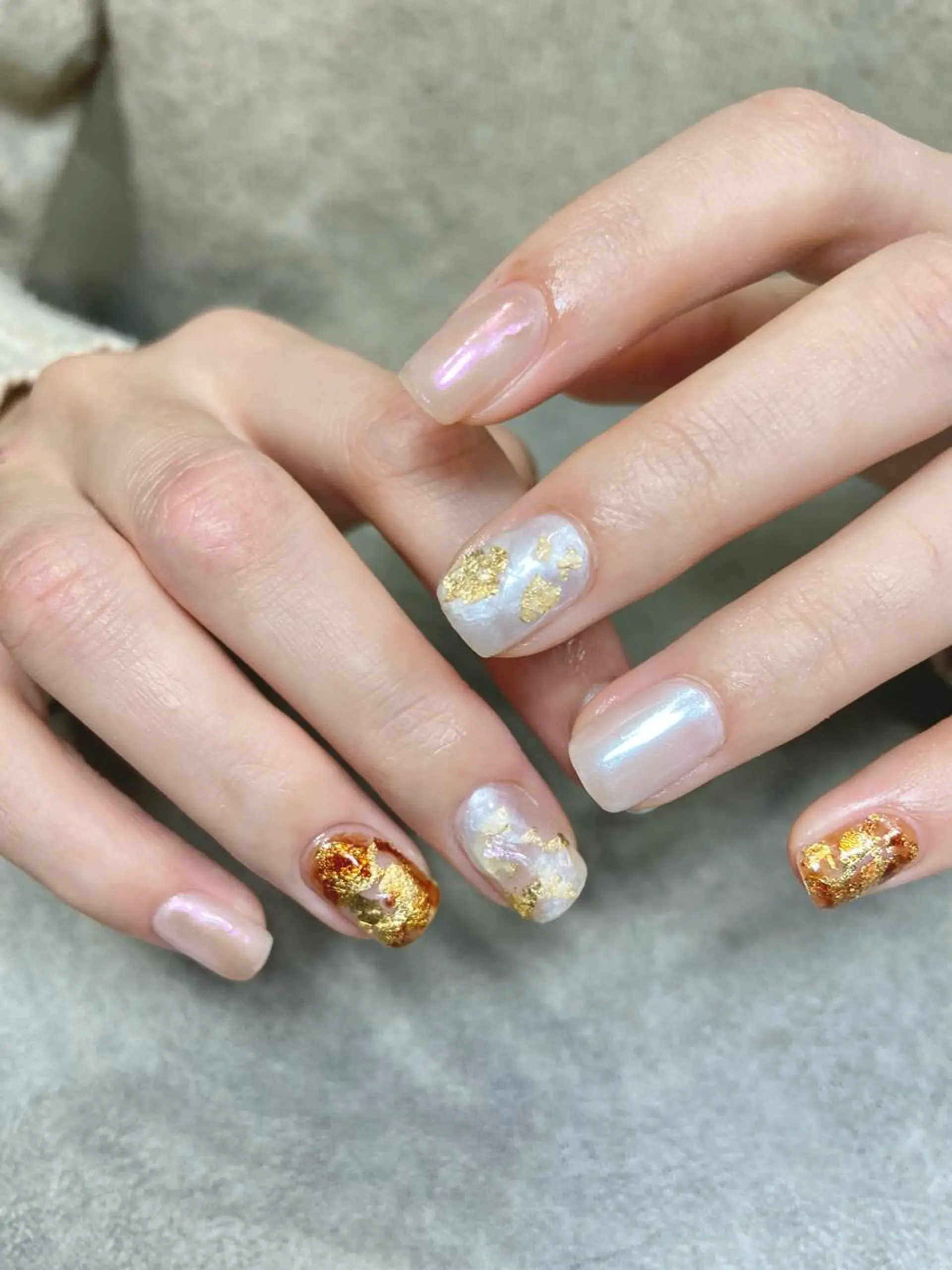 ネイル ゴールド ニュアンスネイル ホワイト 冬ネイル クリスマス salon de oct.のネイルデザイン