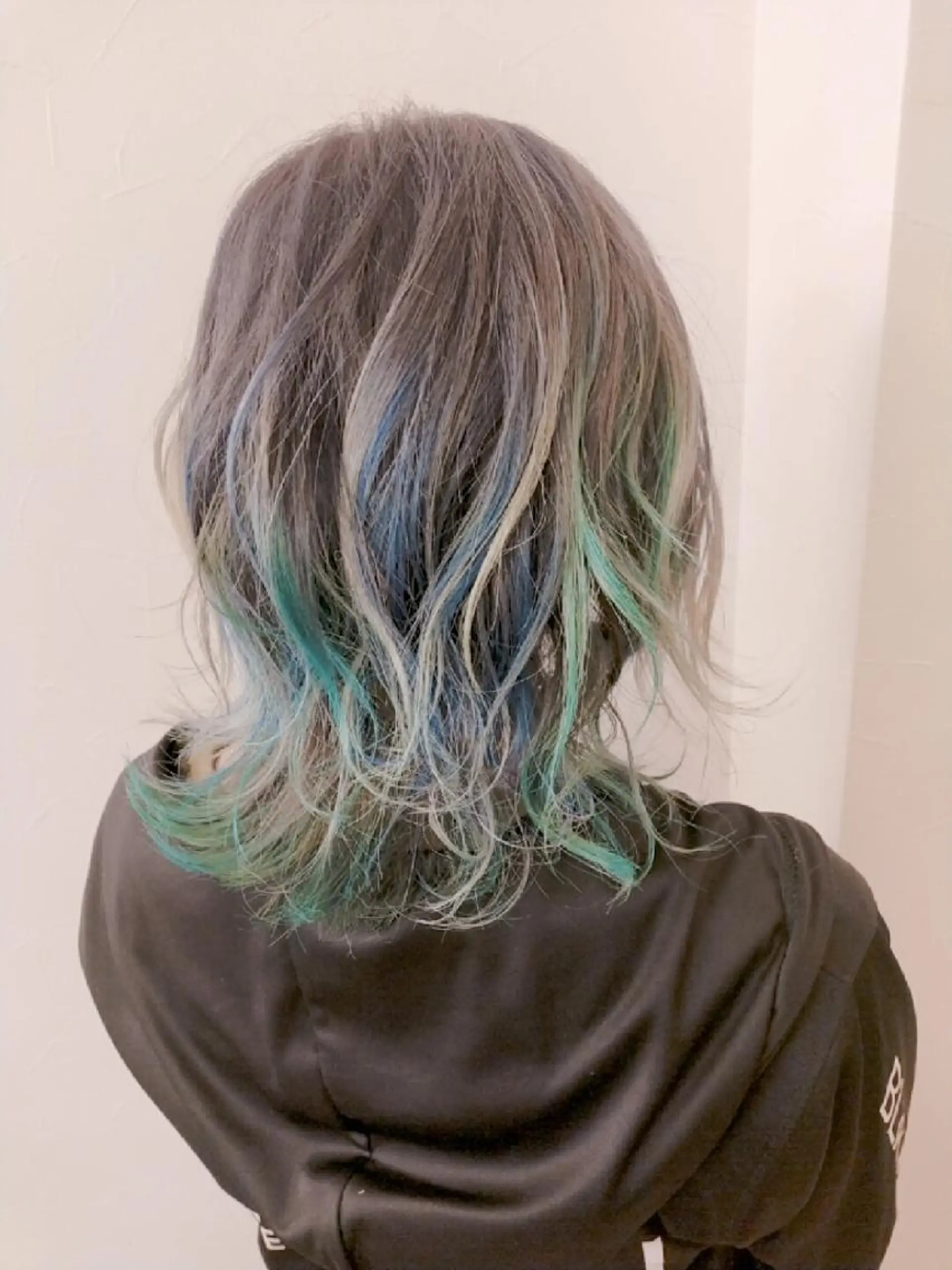 ミディアム カラー バレイヤージュ ブリーチ ブルーカラー ダブルカラー グラデーションカラー デザインカラー髪質 改善Lilithのその他イメージ