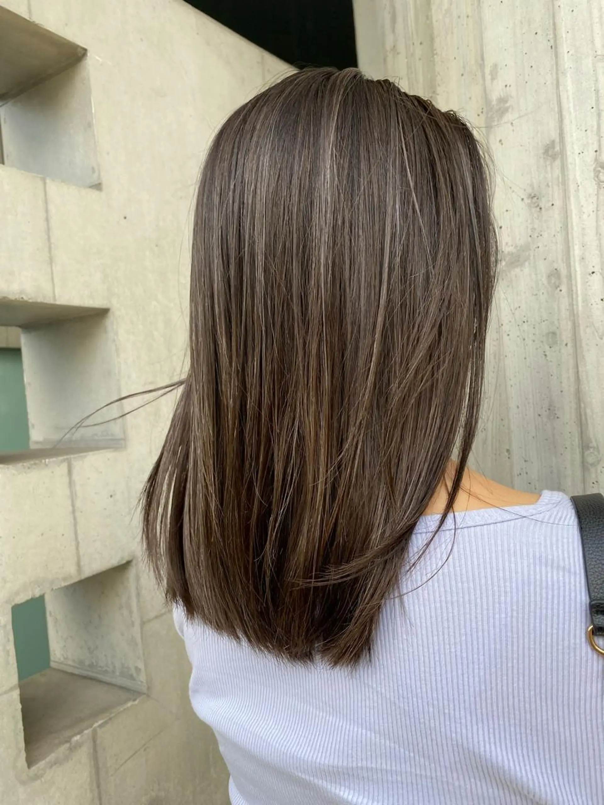 セミロング カラー ブリーチ ケアブリーチ 海外風カーテンバング Mao広尾美容室のヘアスタイル