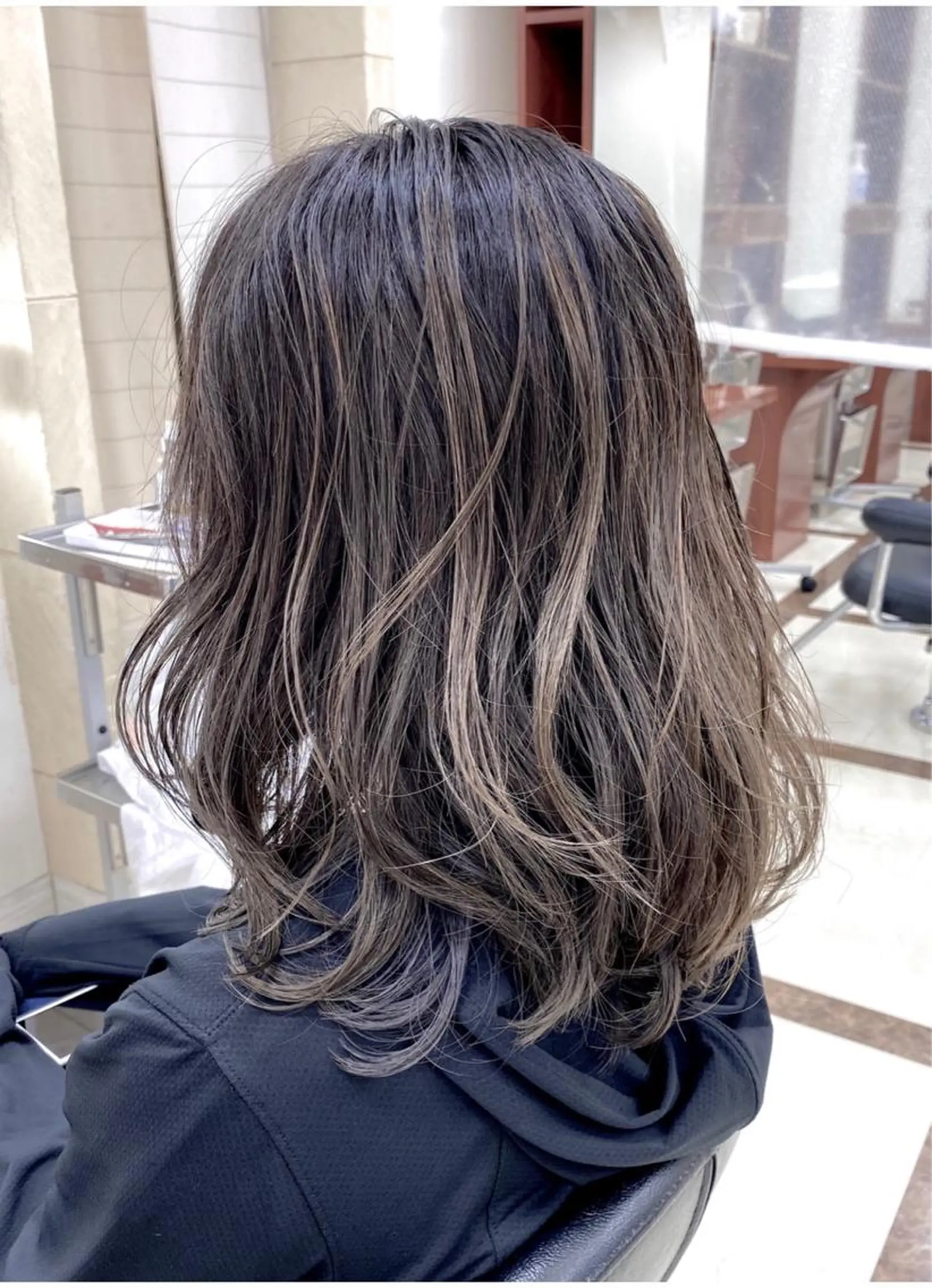 ミディアム カラー : ) SHIORIのヘアスタイル