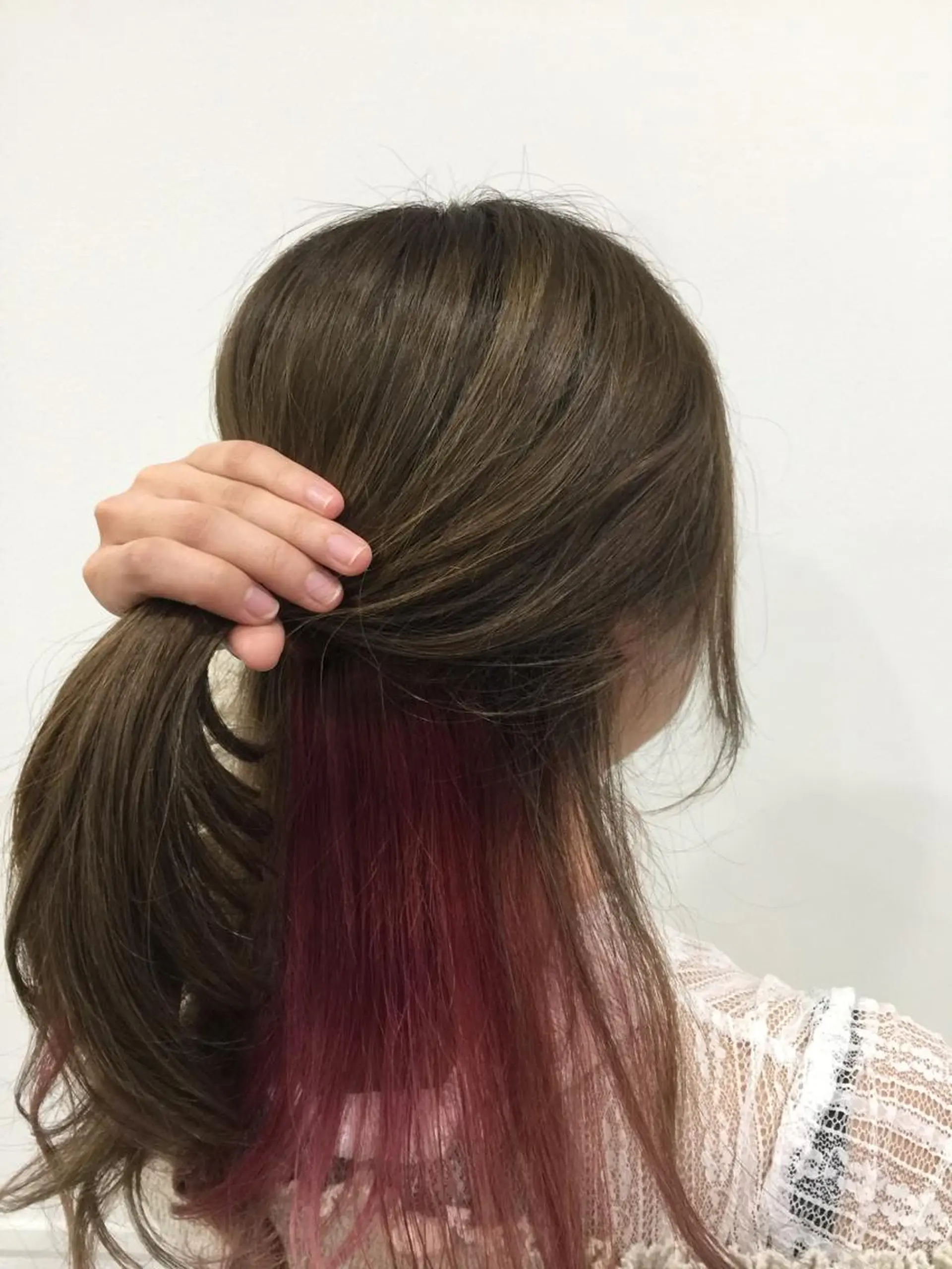 セミロング カラー ハイライトカラー インナーカラー ハイライト ヘアカラー WHITE所属・WHITE 田中智之のヘアスタイル