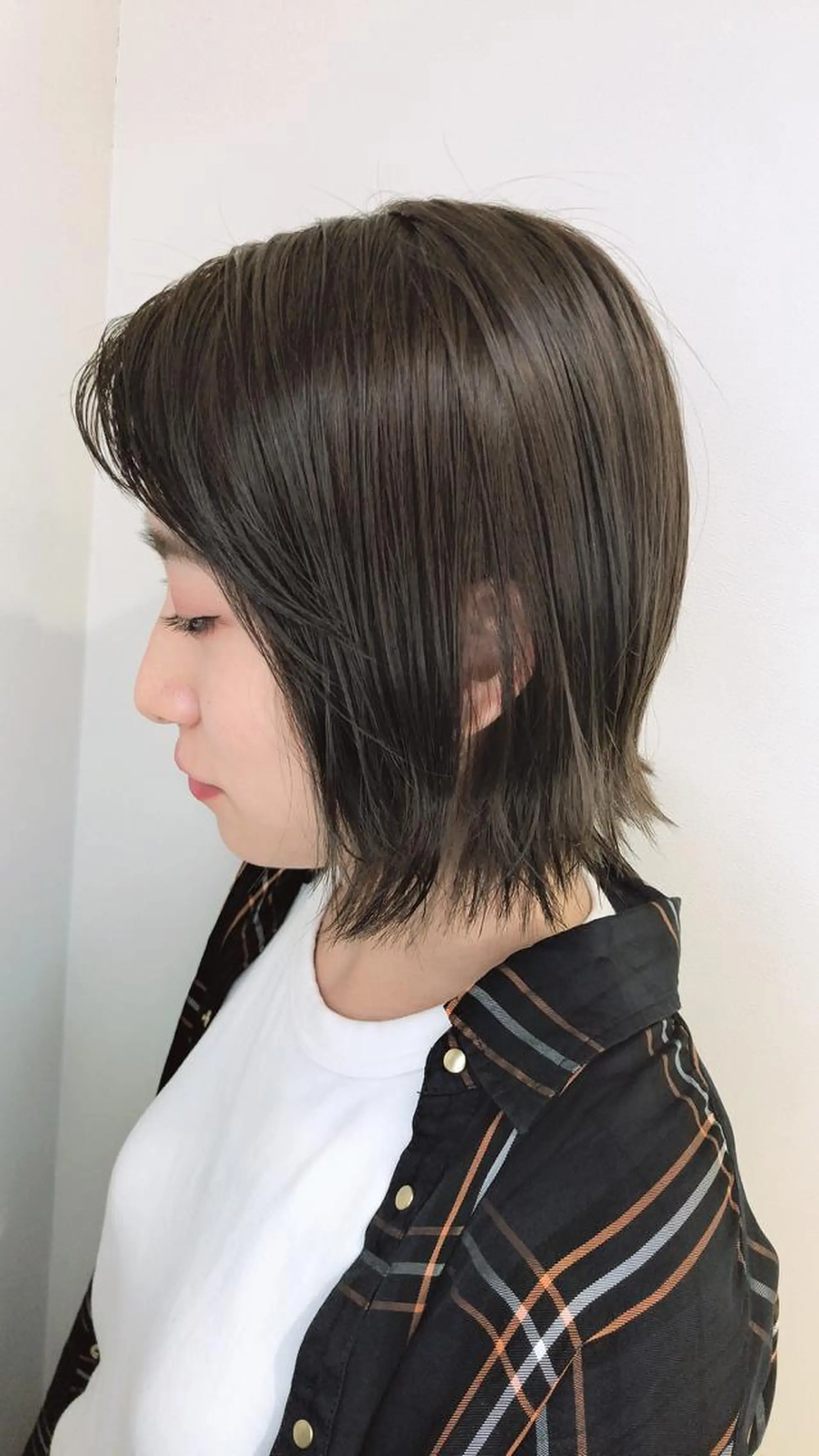 ミディアム カラー ウルフカット／吉村 桃子のヘアスタイル