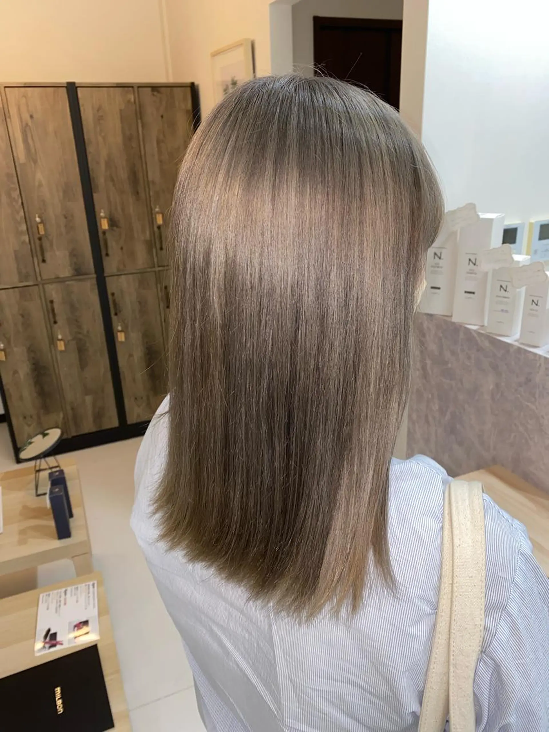 ミディアム ヘアカラー 手塚 麗のヘアスタイル